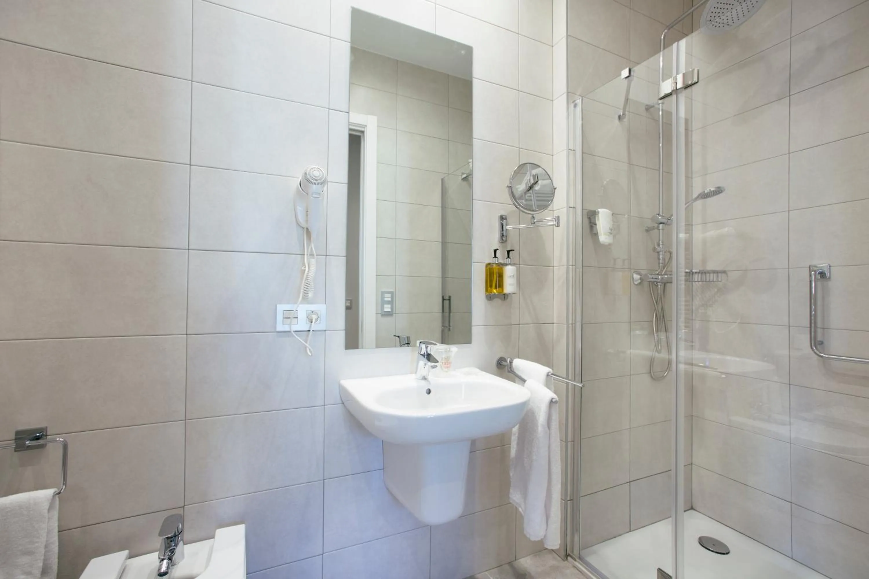 Bathroom in Legazpi Doce Rooms & Suites