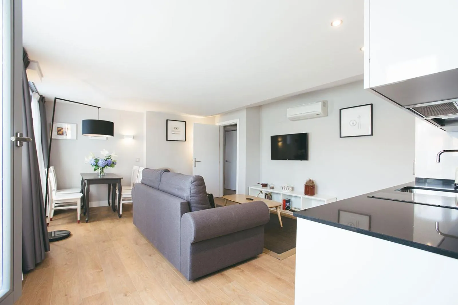 Living room in Legazpi Doce Rooms & Suites