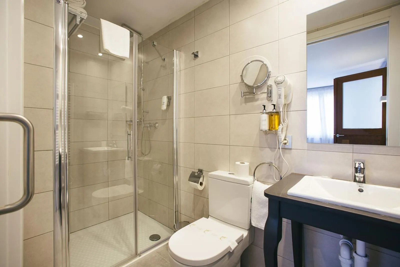 Bathroom in Legazpi Doce Rooms & Suites