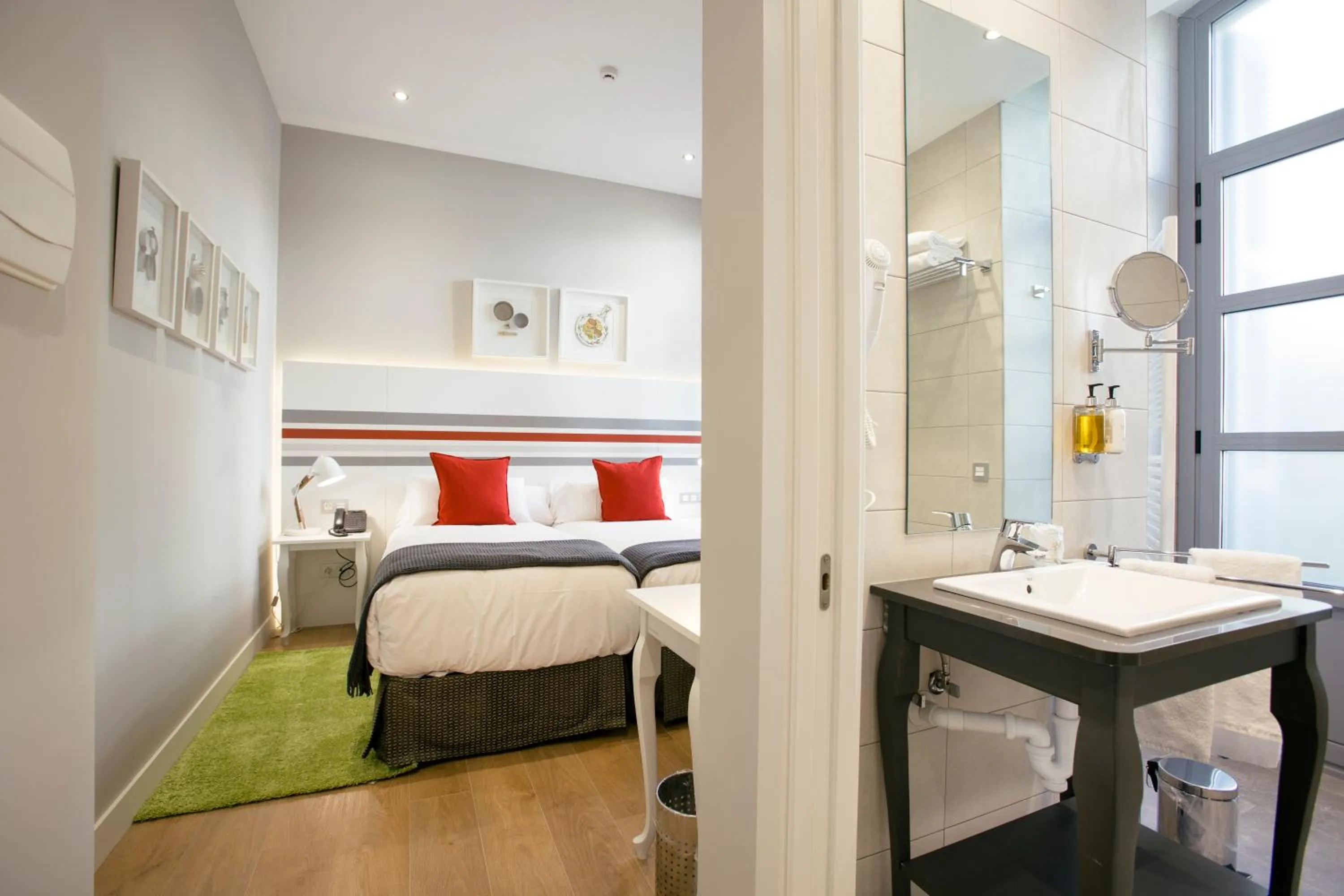 Photo of the whole room, Bed in Legazpi Doce Rooms & Suites