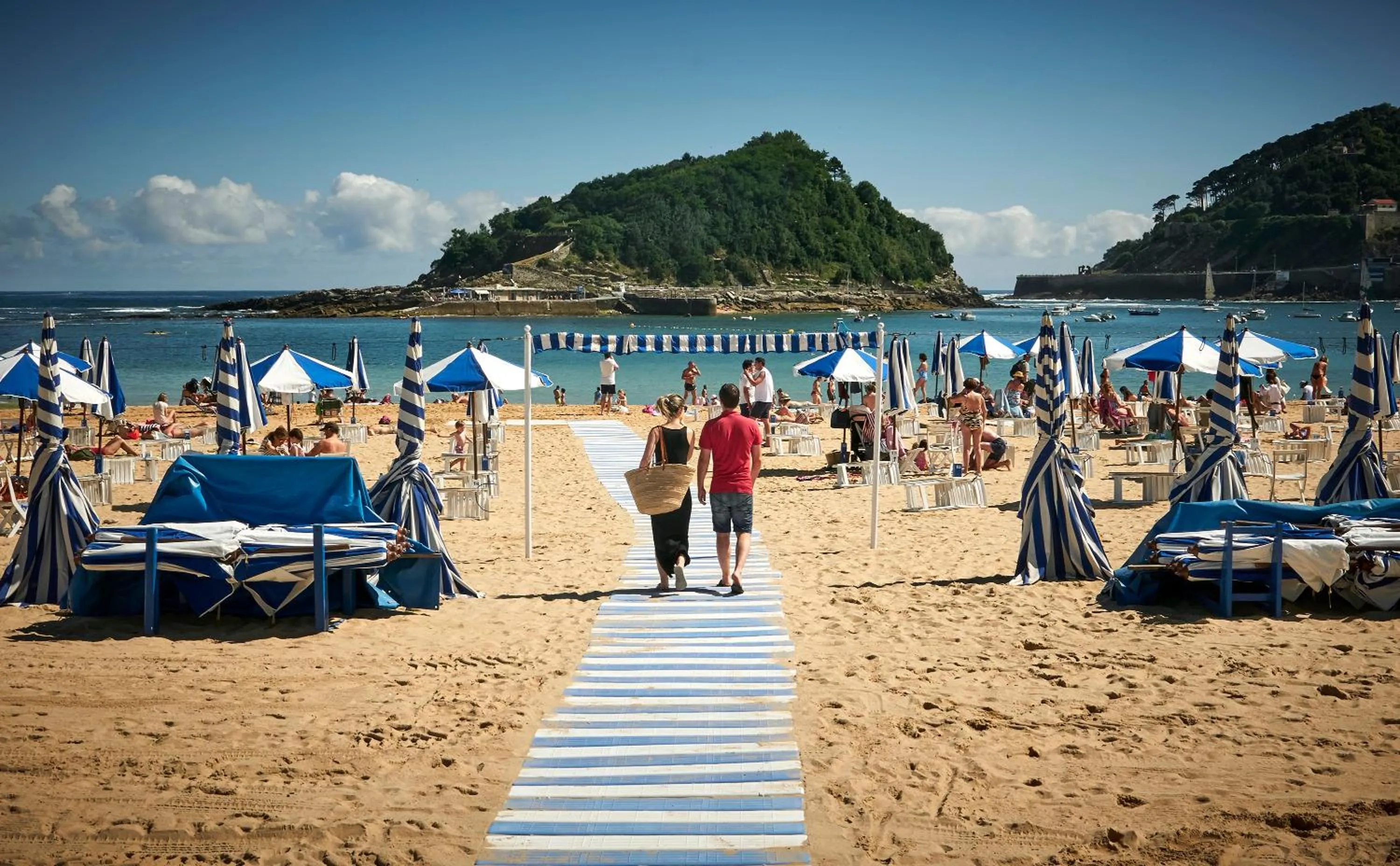 Day in Legazpi Doce Rooms & Suites