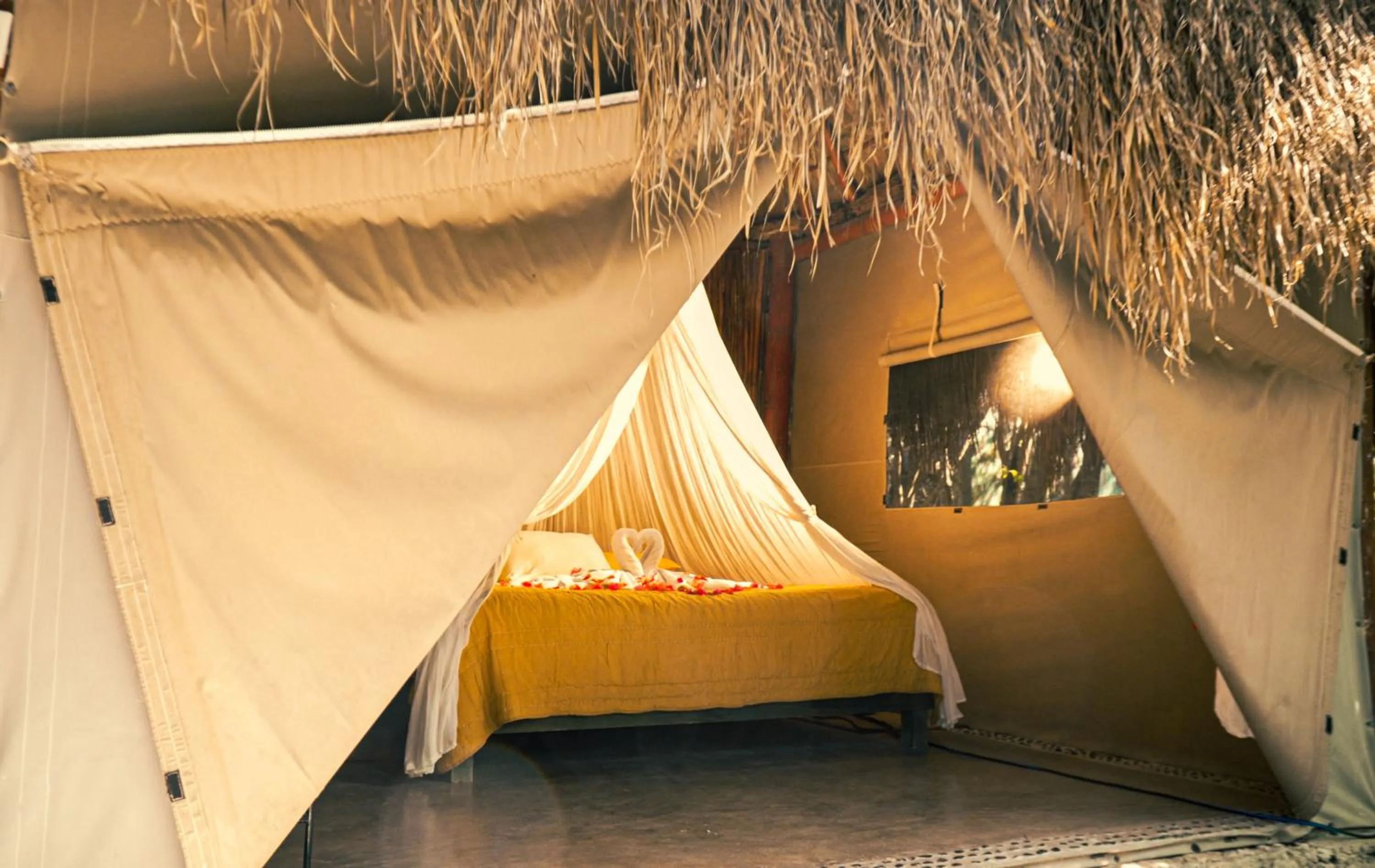 Bed in Akumal Natura Glamping