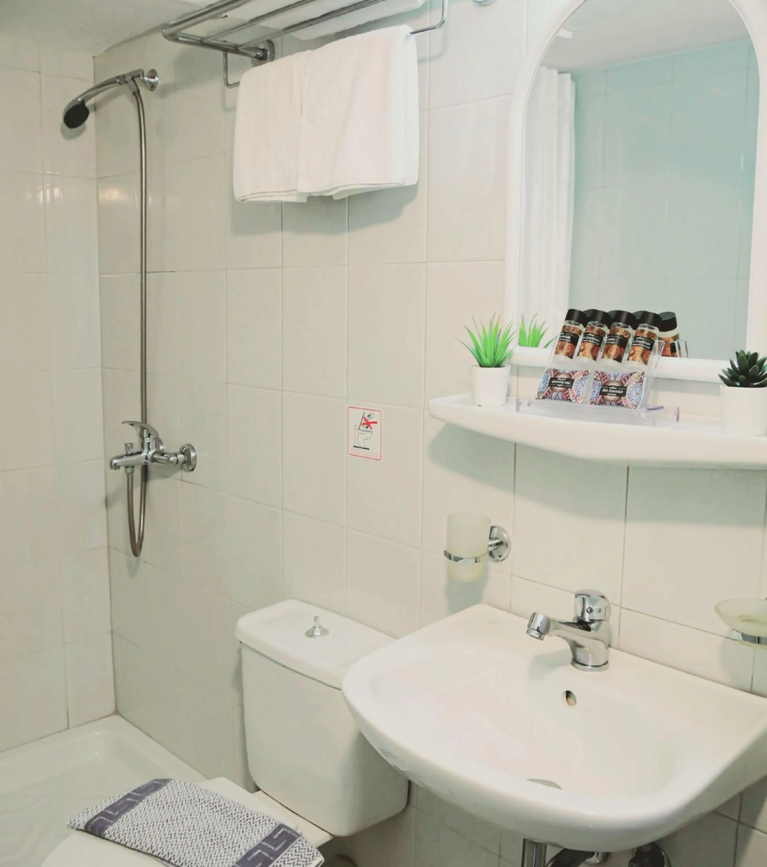 Bathroom in Carolina Hotel since 1934