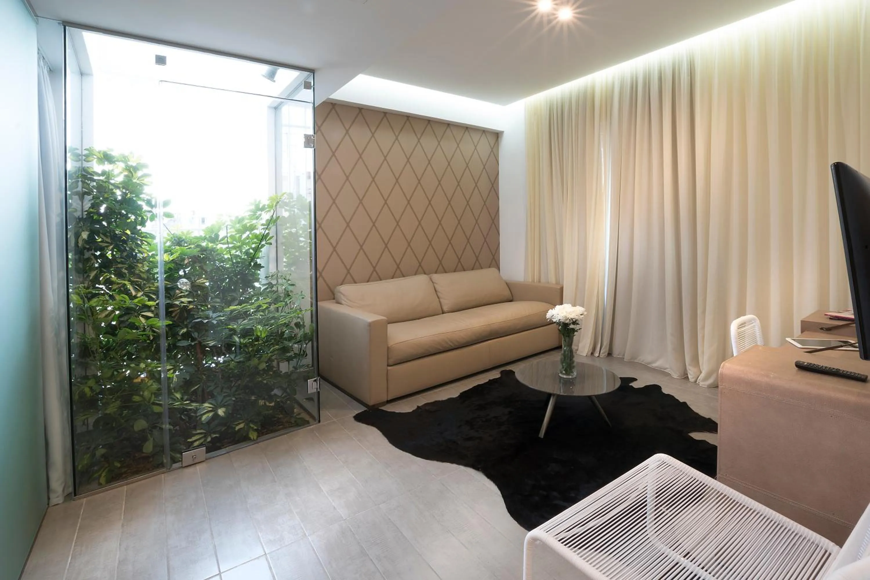 Living room in Carolina Hotel since 1934