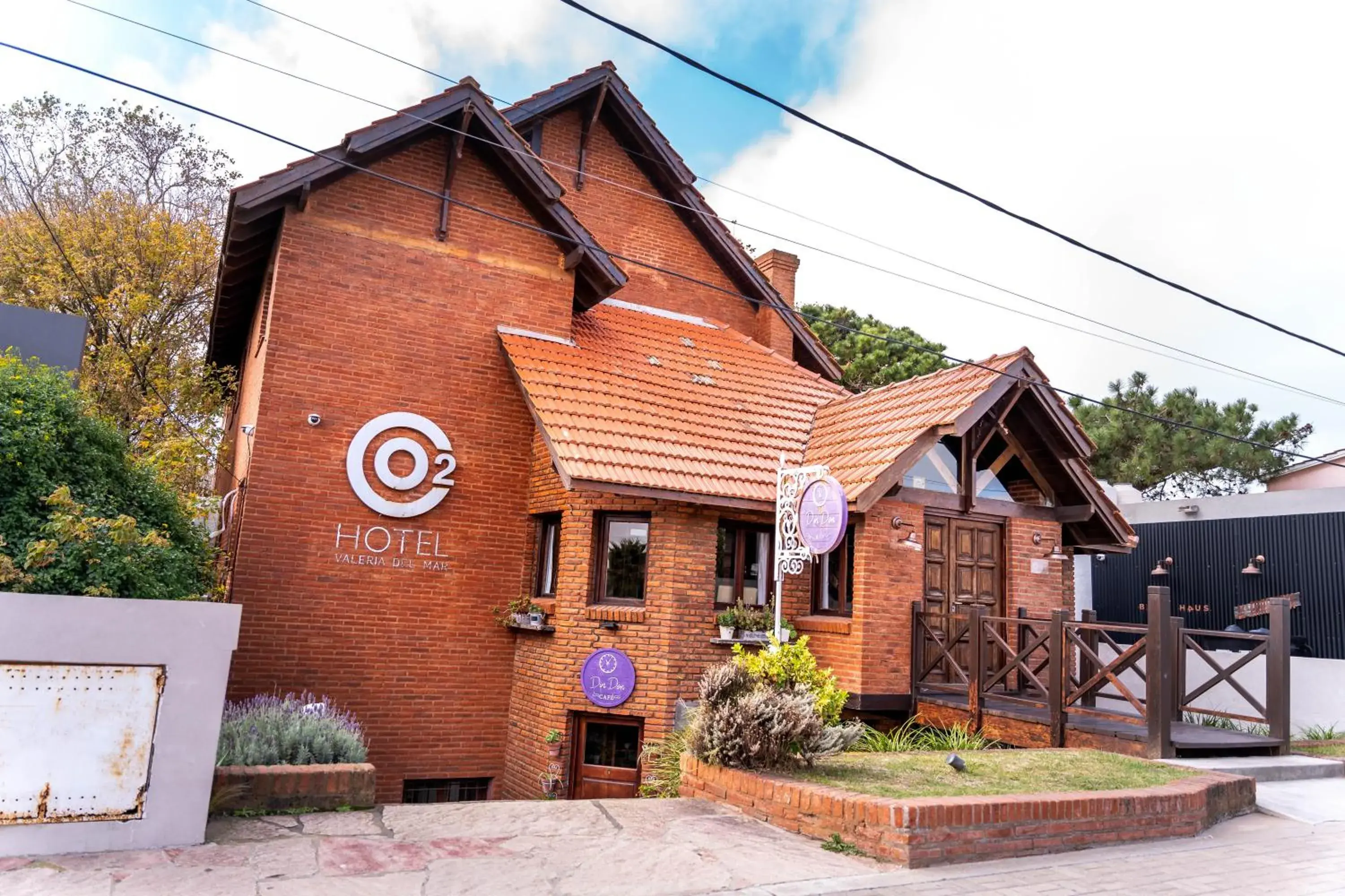 Property building in O2 Hotel Valeria del Mar Property building in O2 Hotel Valeria del Mar