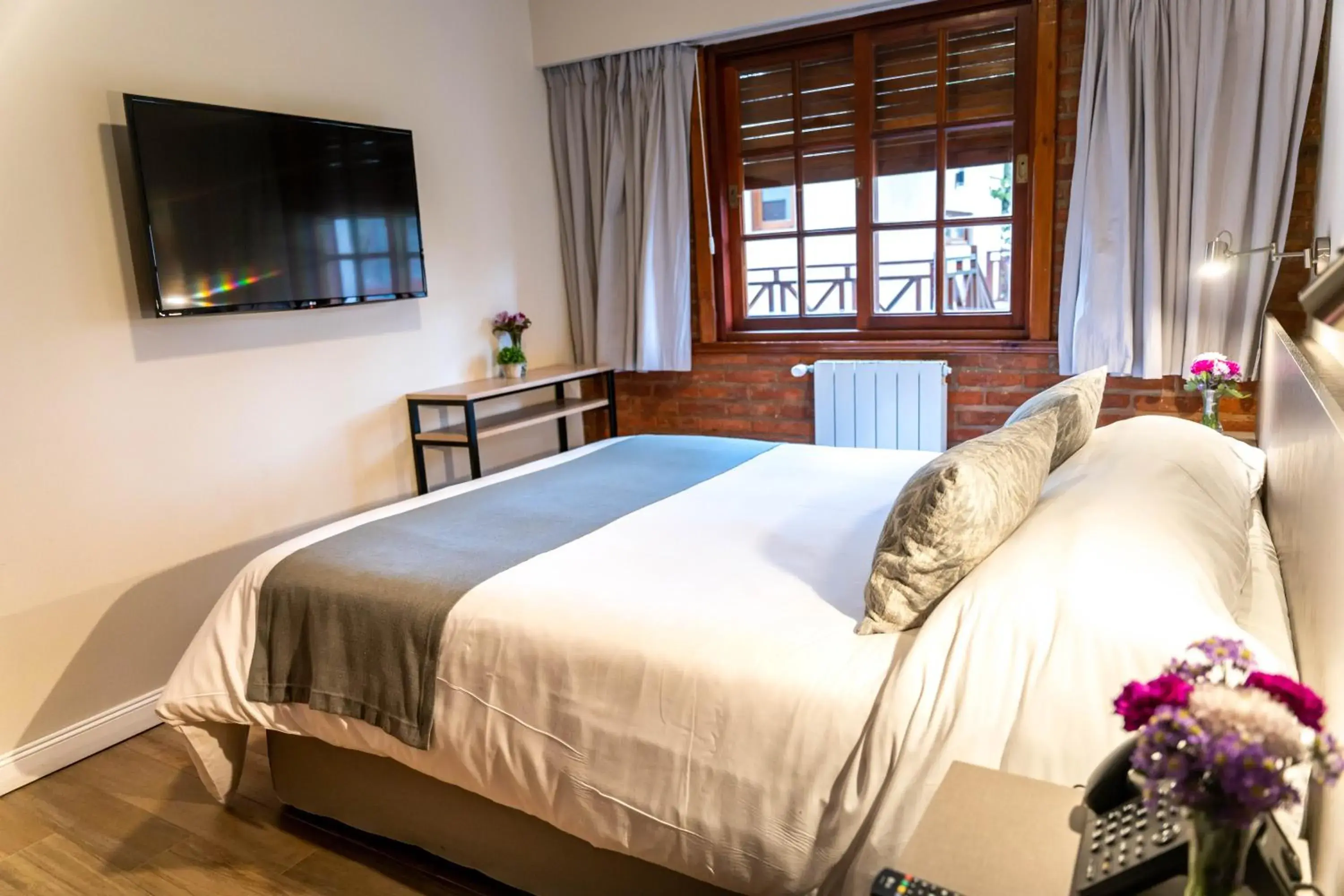 TV and multimedia, Bed in O2 Hotel Valeria del Mar TV and multimedia, Bed in O2 Hotel Valeria del Mar