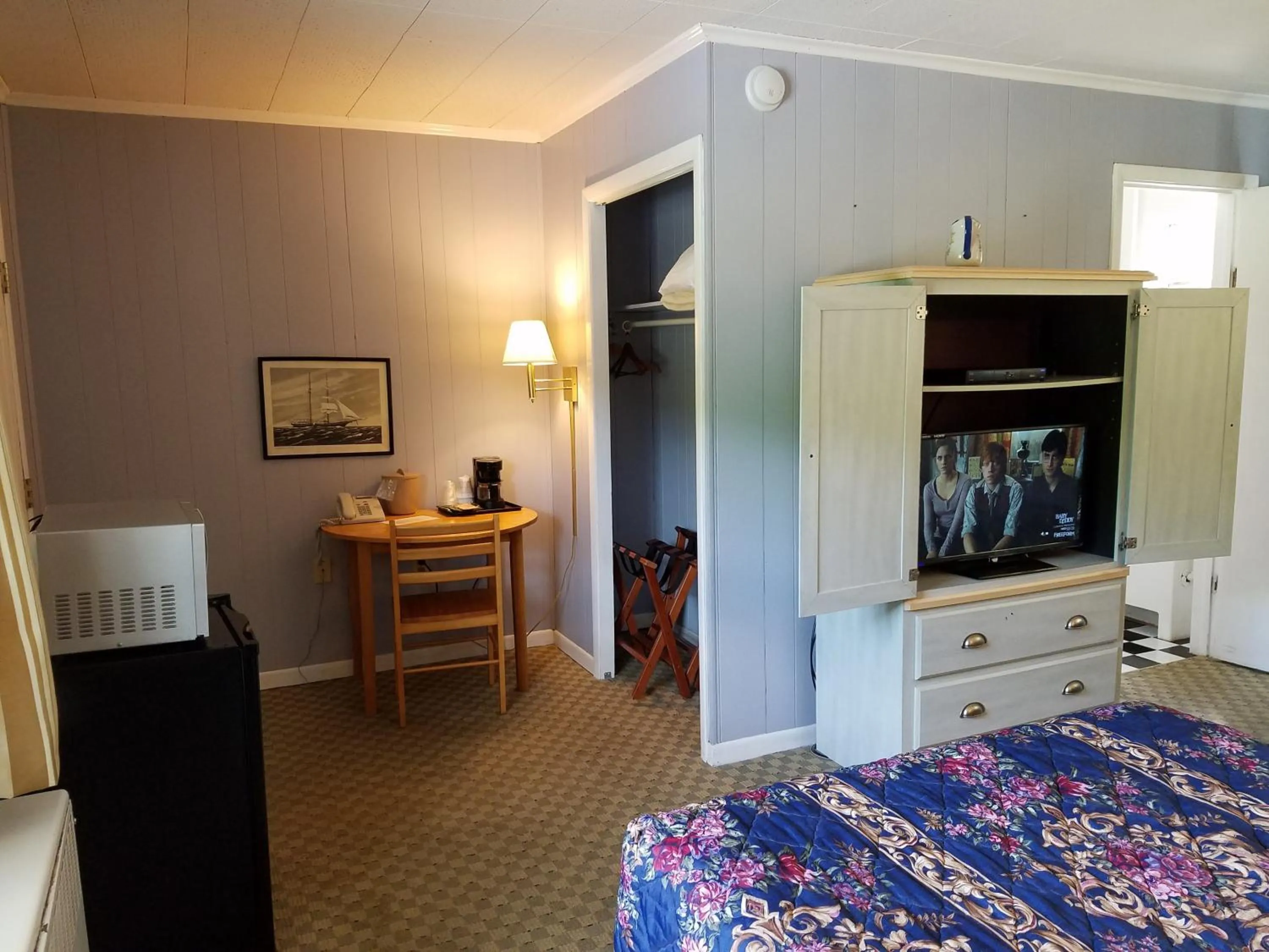 TV and multimedia, Bed in Roseloe Motel