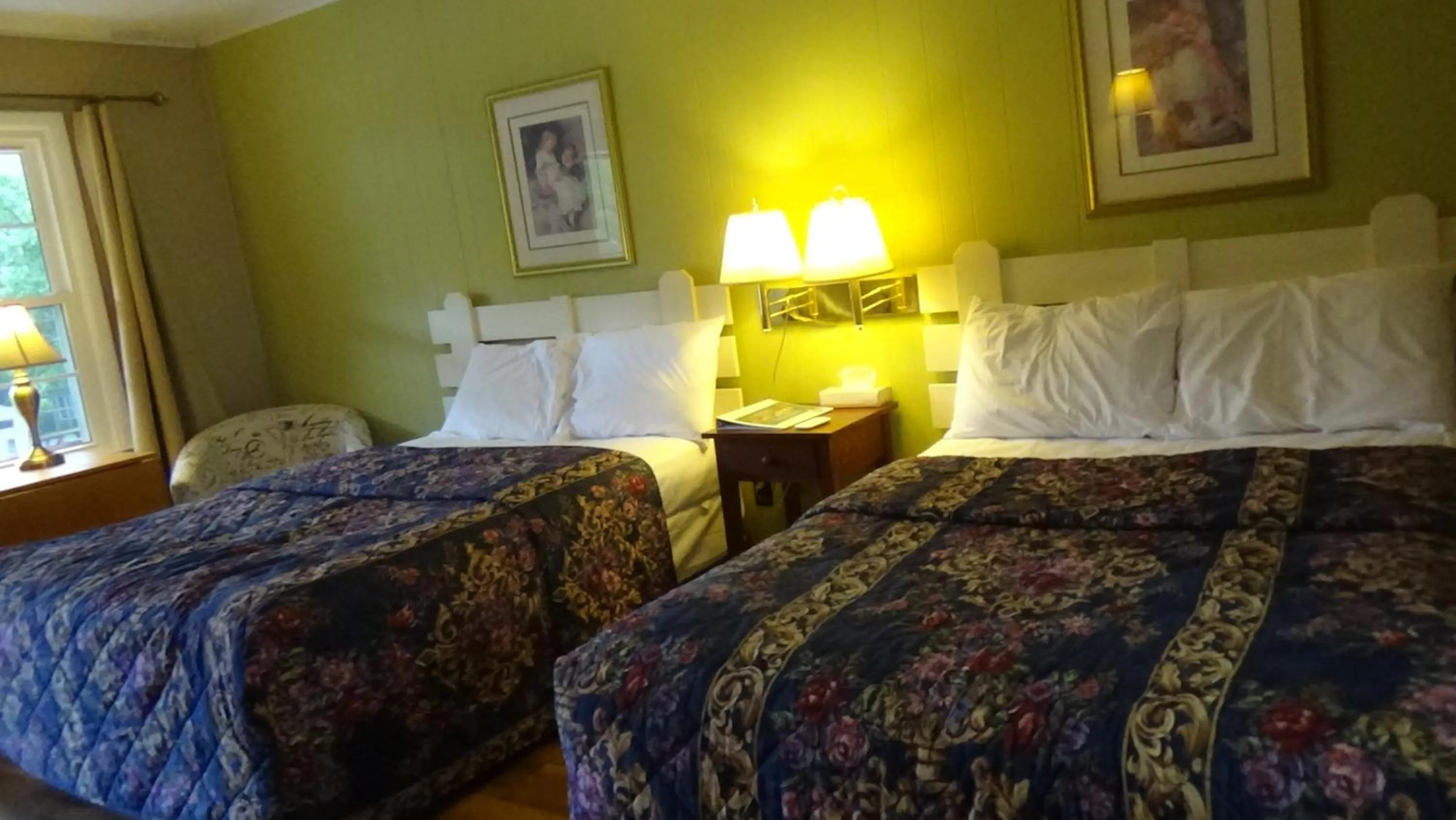 Bed in Roseloe Motel