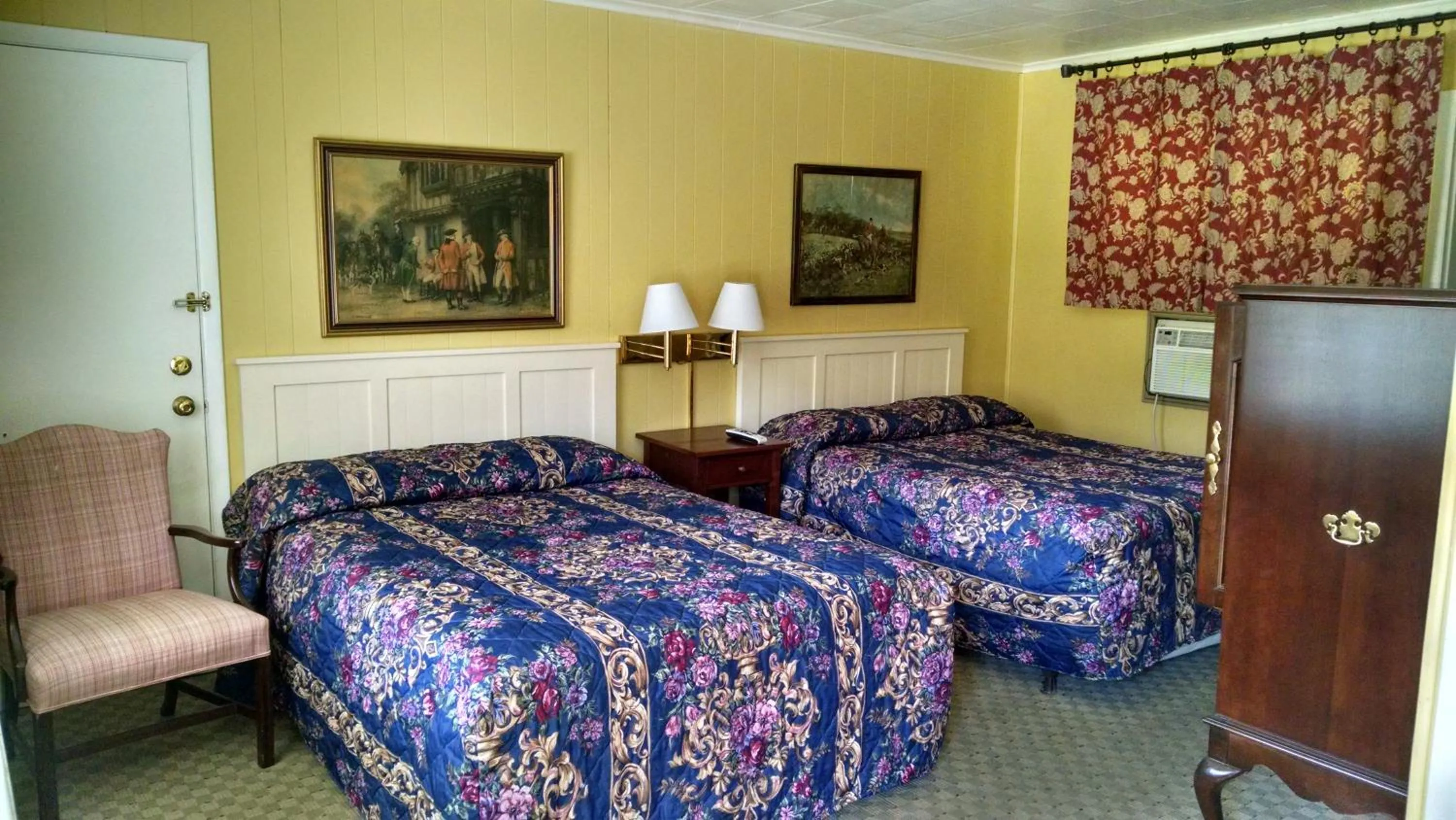 Bed in Roseloe Motel