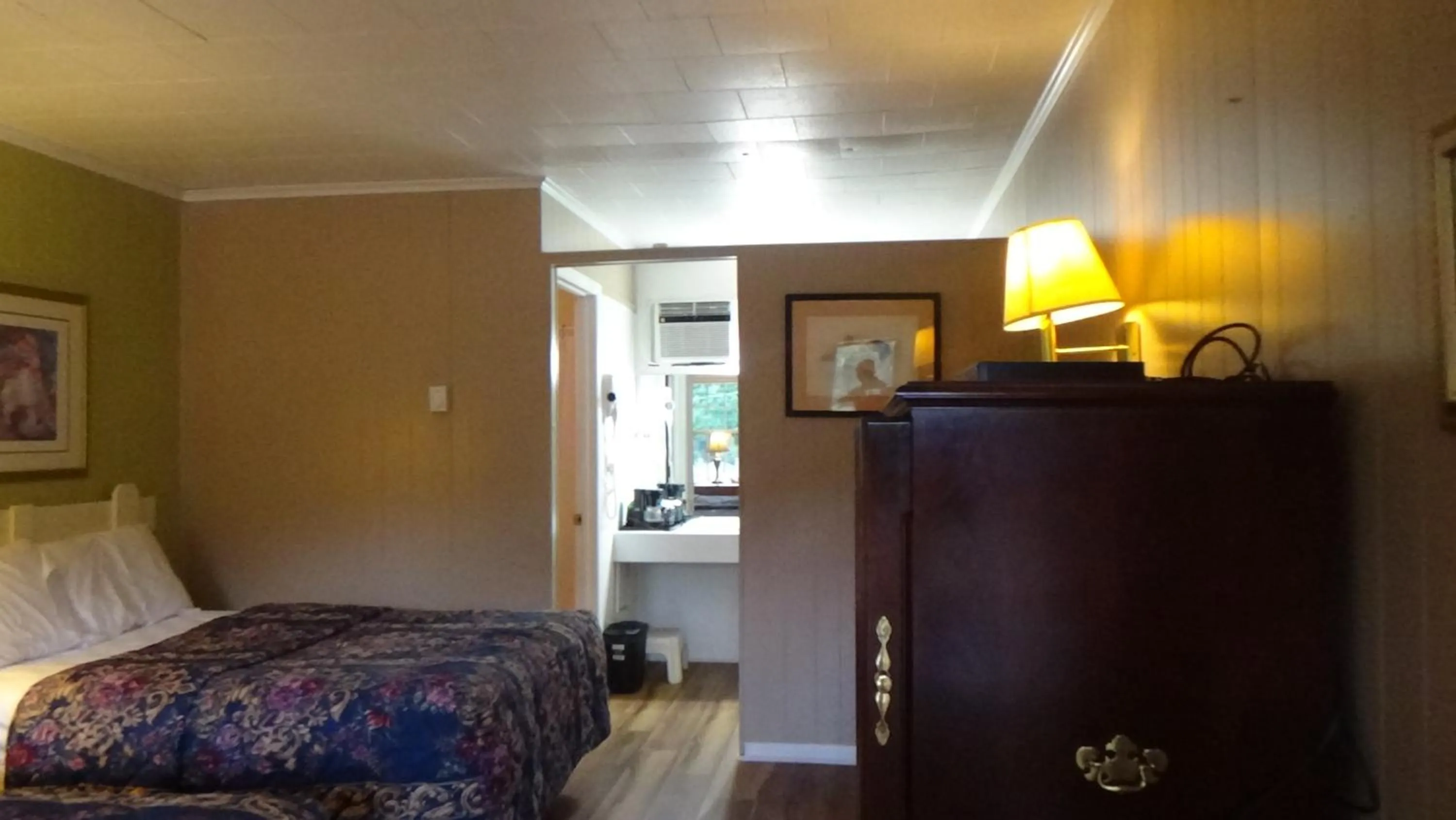 Bed in Roseloe Motel