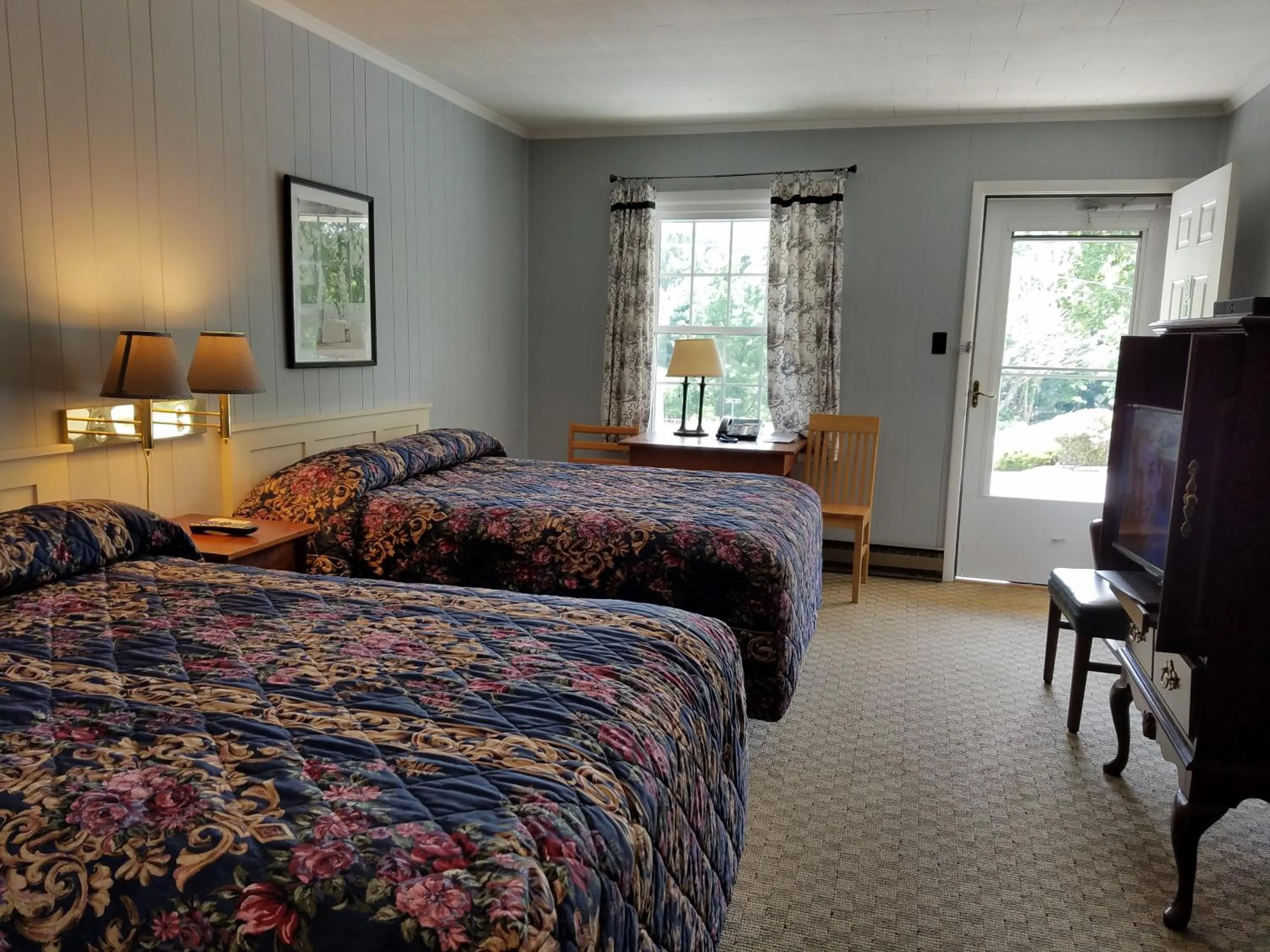 Bed in Roseloe Motel