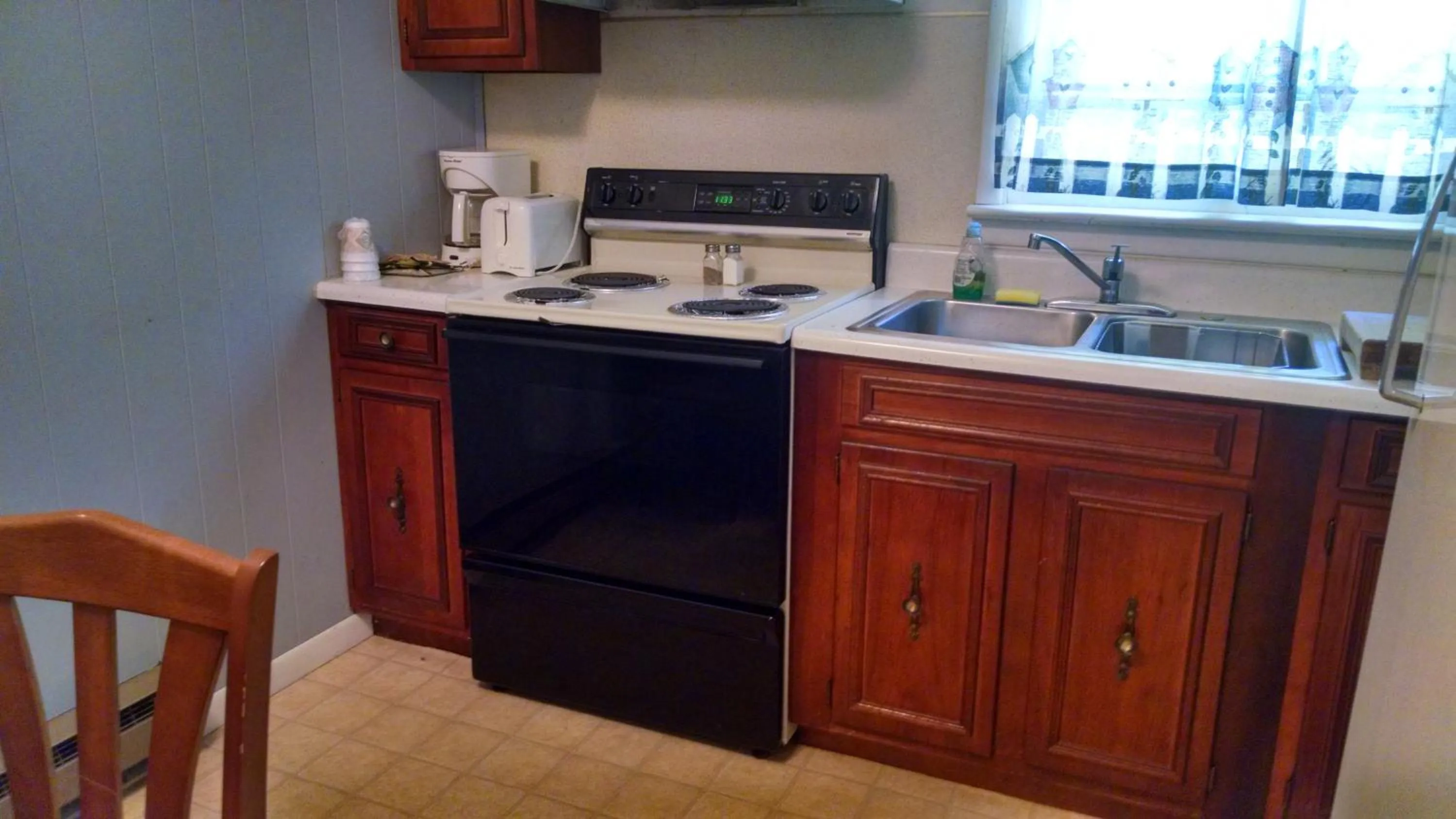 Kitchen or kitchenette in Roseloe Motel