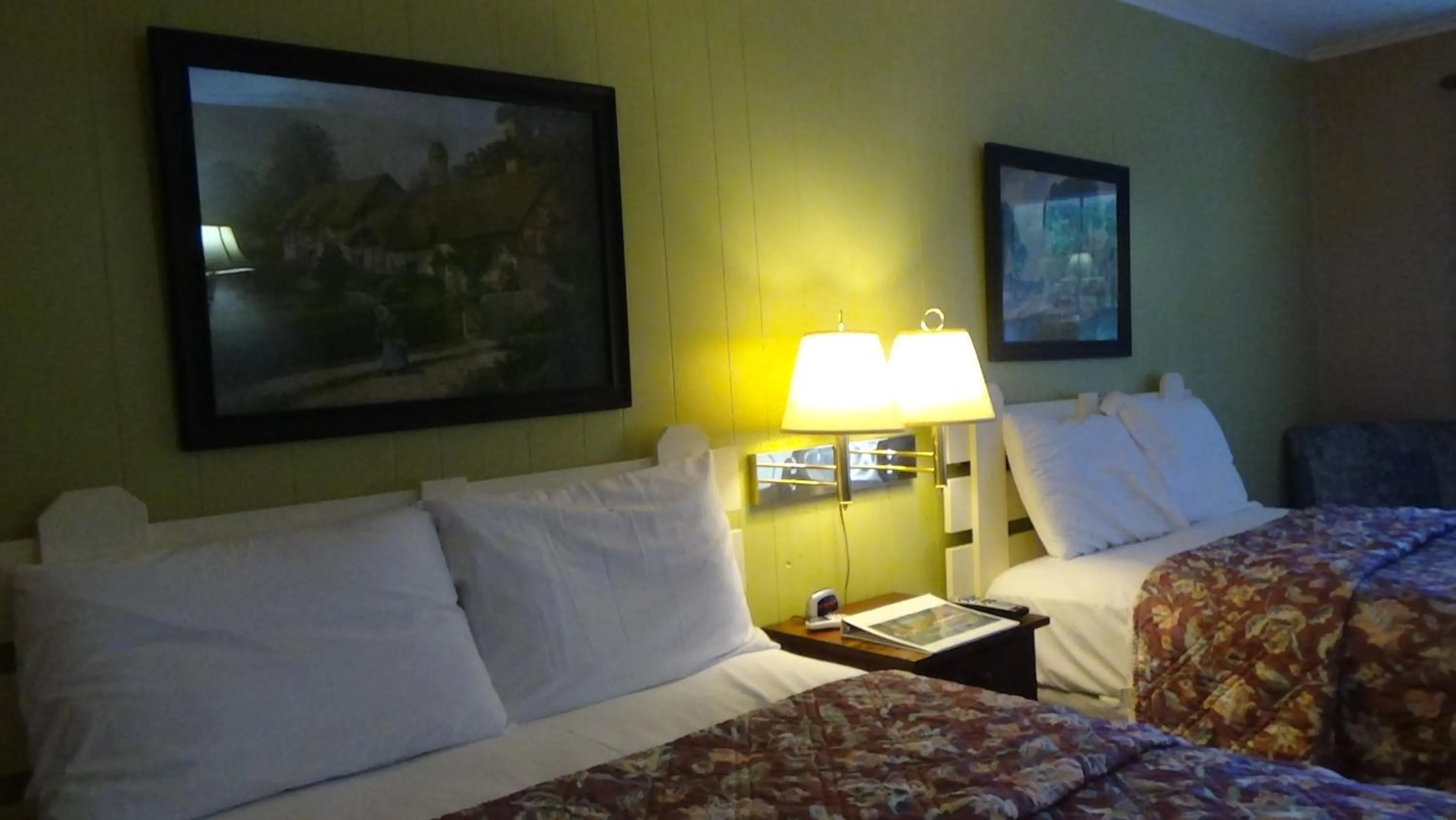 Bed in Roseloe Motel