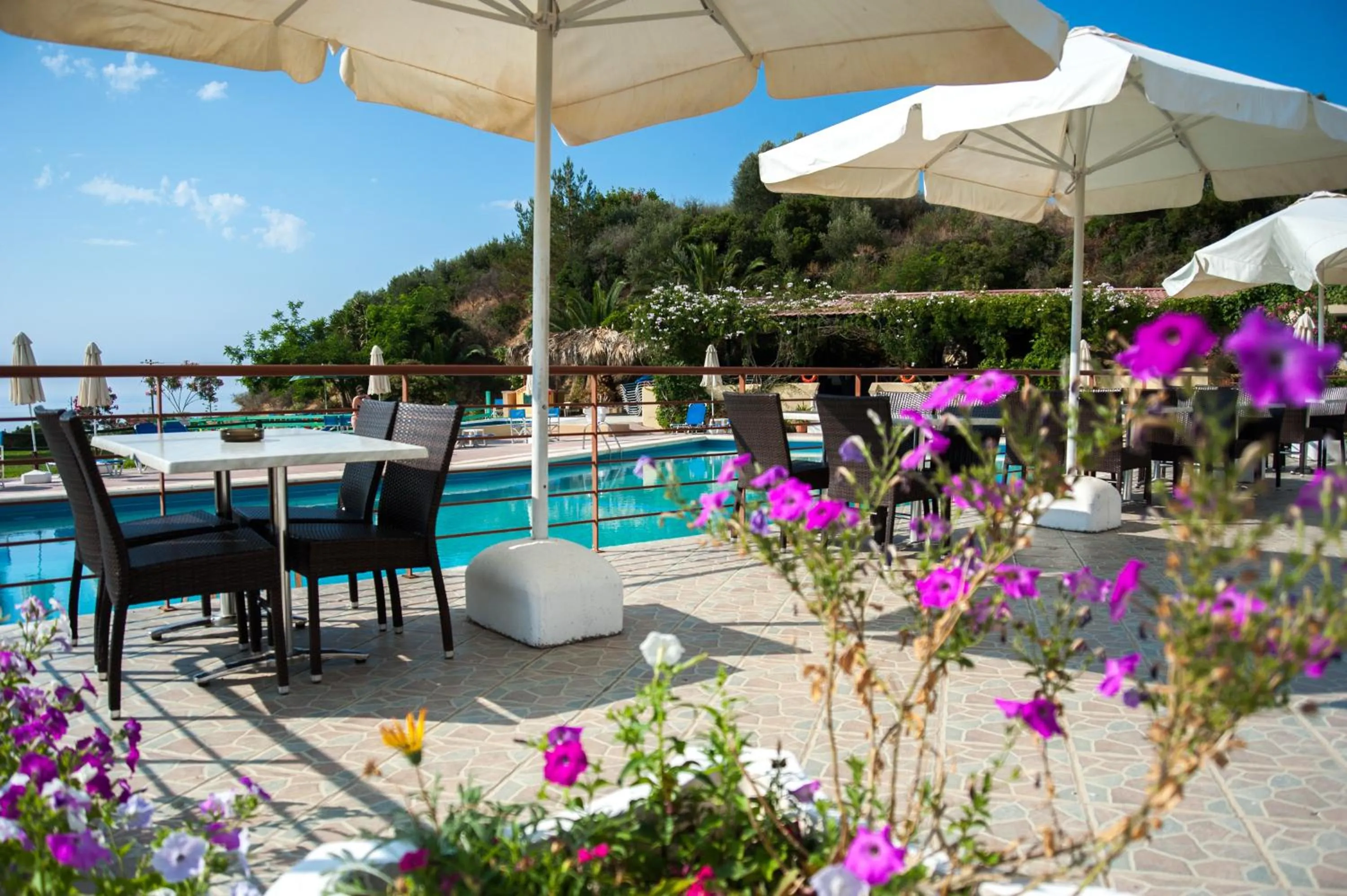 Restaurant/places to eat in Karavados Beach Hotel