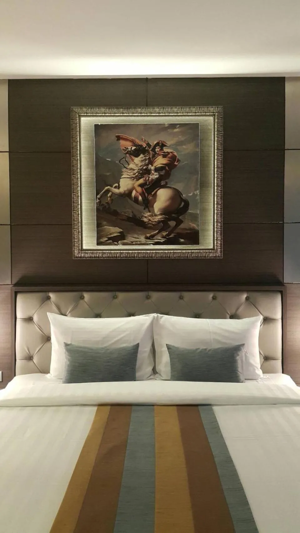 Bed in Gallery Design - SHA Extra Plus