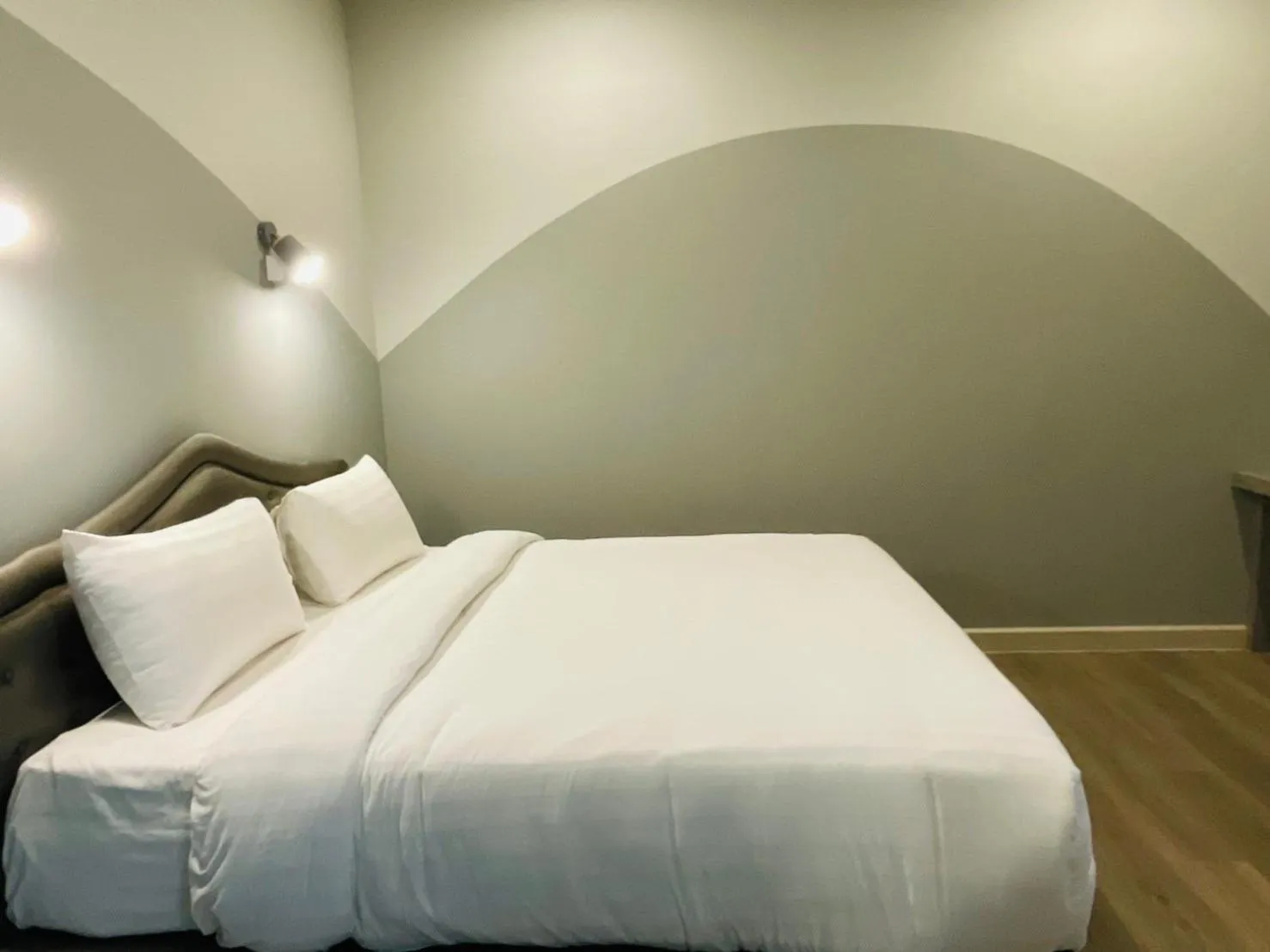 Photo of the whole room, Bed in Gallery Design - SHA Extra Plus