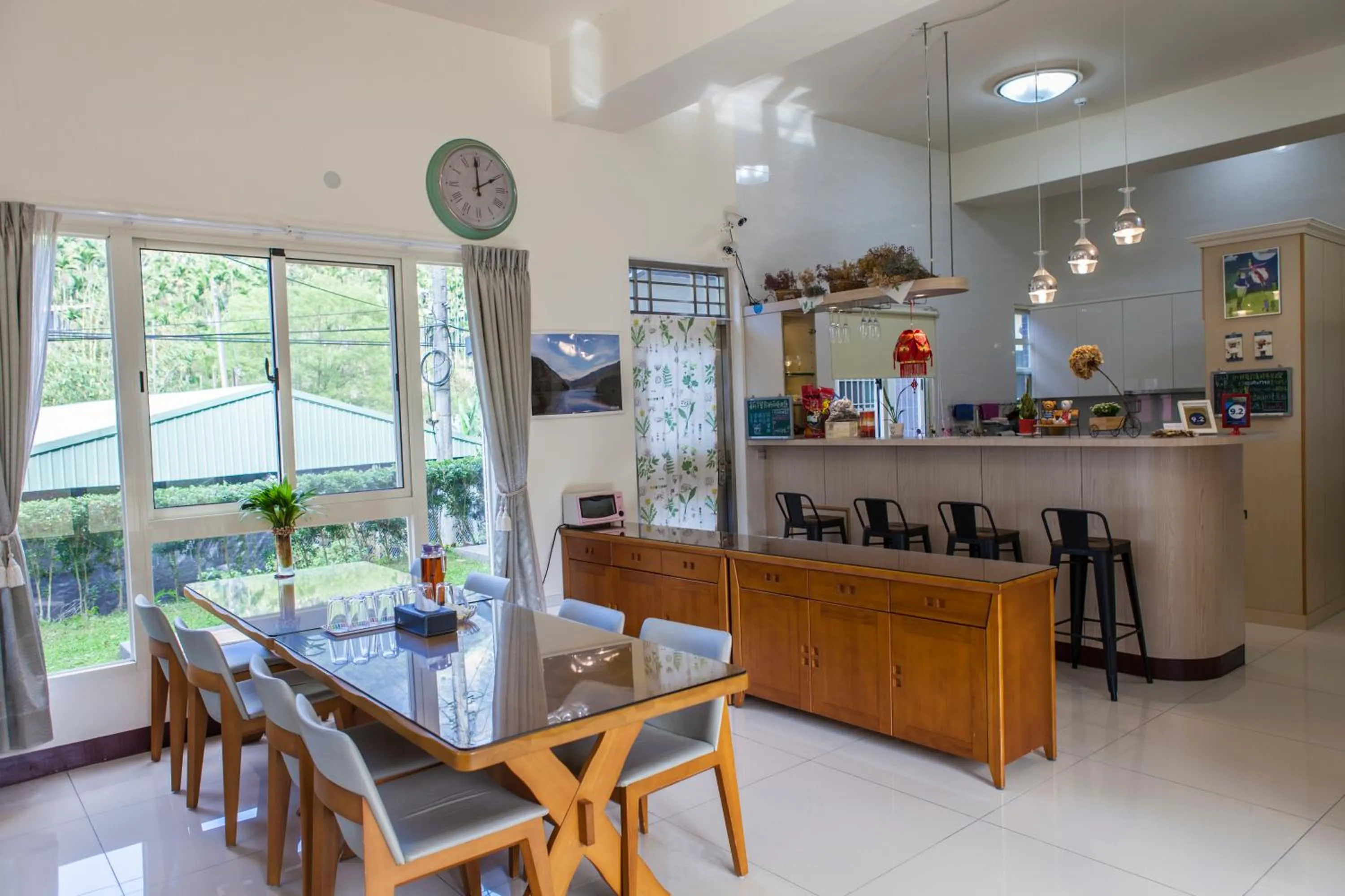 Restaurant/places to eat in Fully B&B