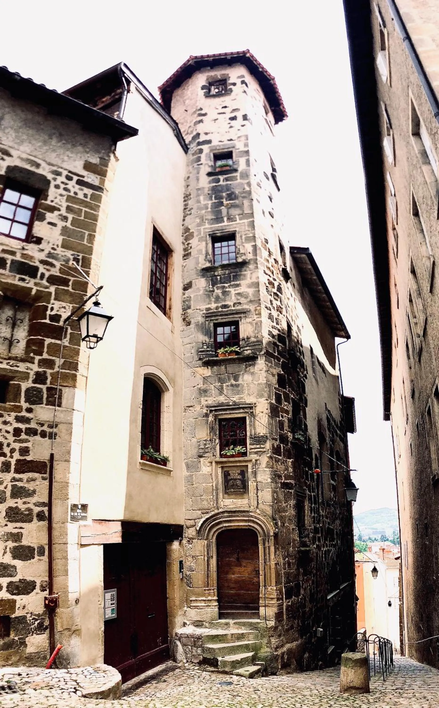 Property building in La Demeure du Lac de Fugeres