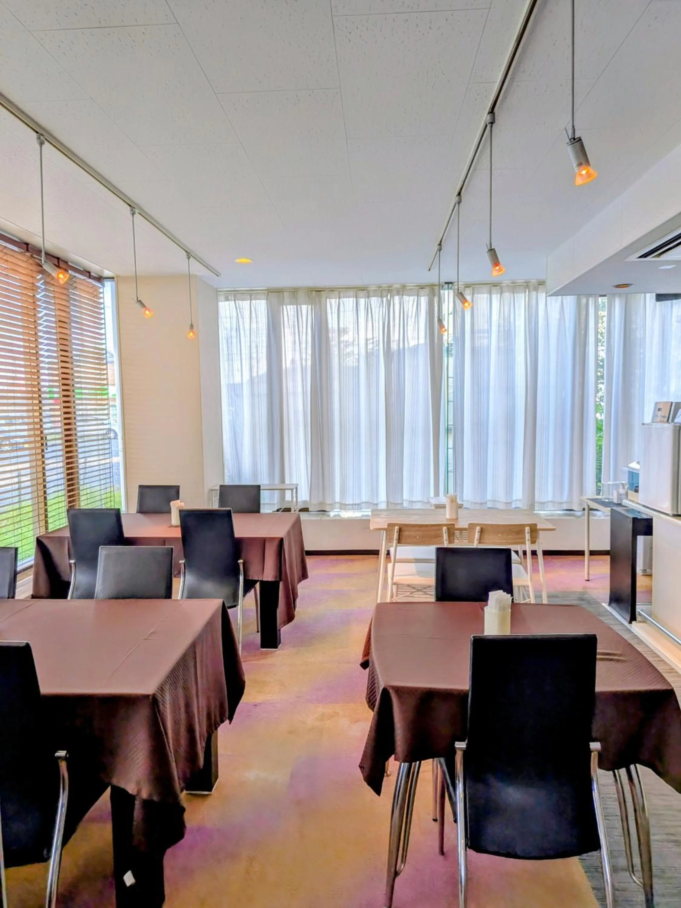 Communal lounge/ TV room in Sakura Hotel Oami