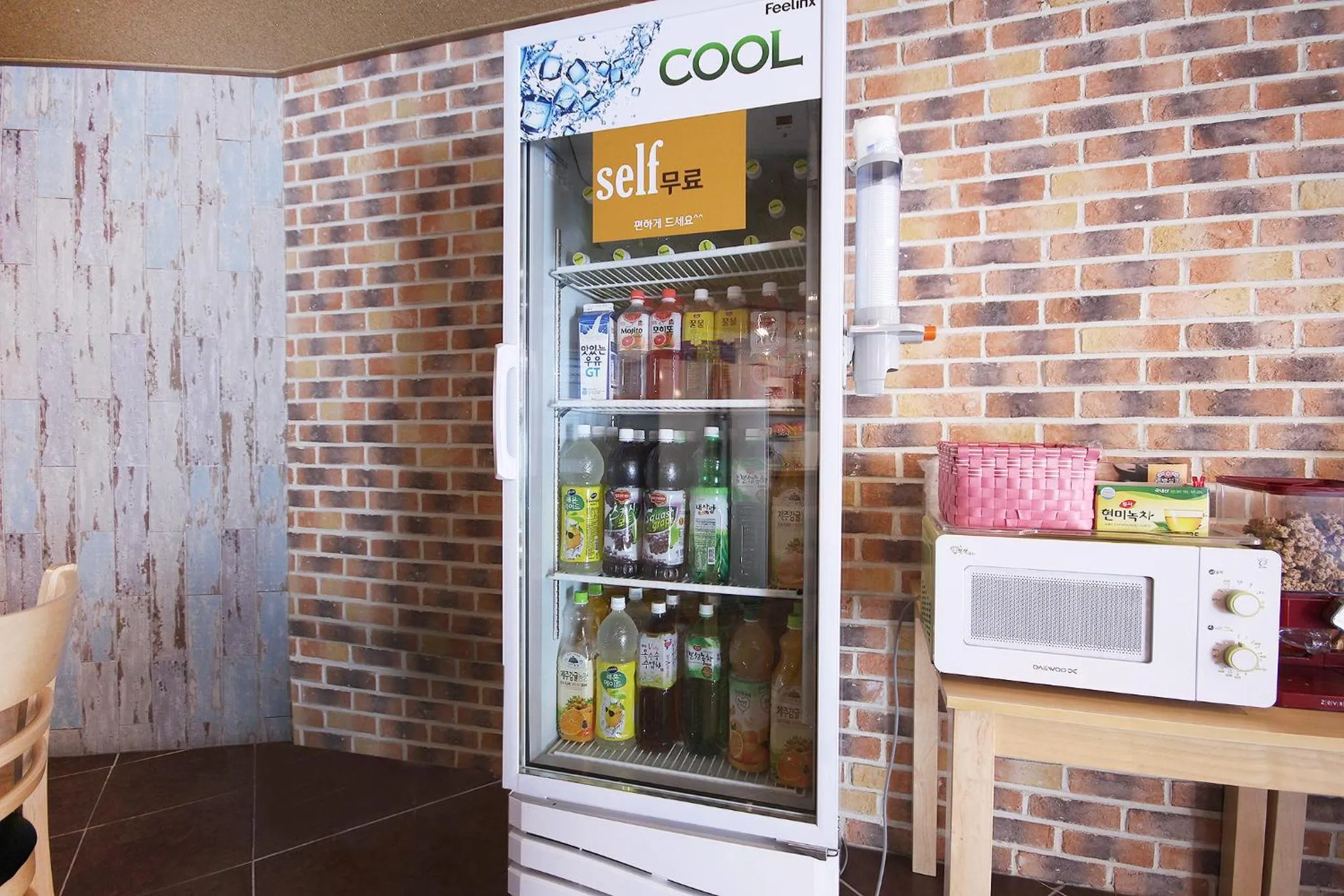 Breakfast in Happy Q Motel