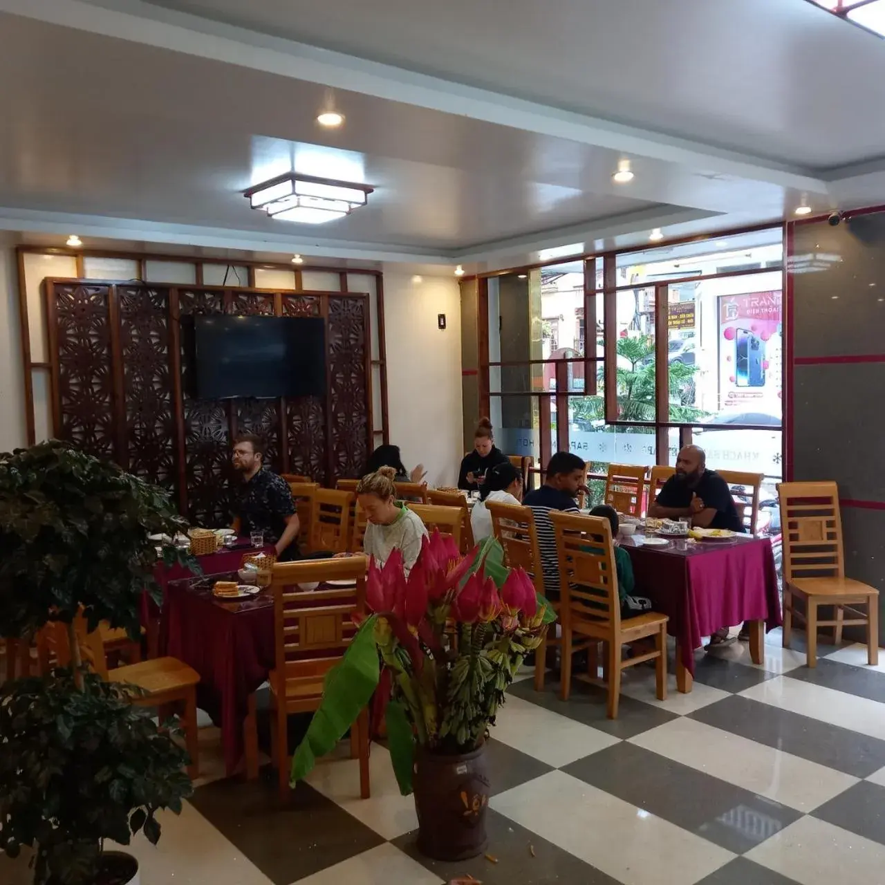 Restaurant/places to eat in Sapa Snow Hotel Restaurant/places to eat in Sapa Snow Hotel