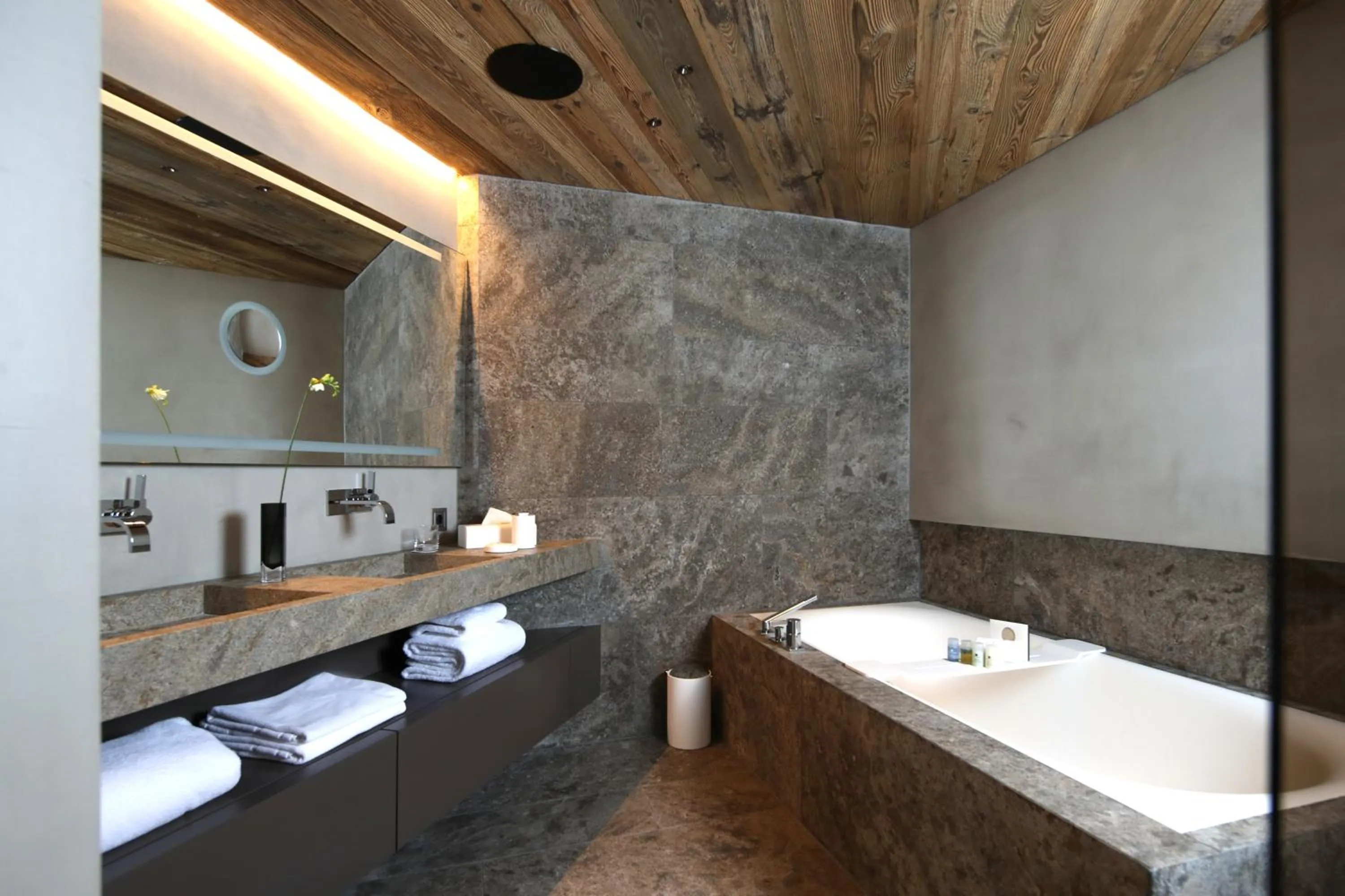 Bathroom in SEVERIN*S – The Alpine Retreat