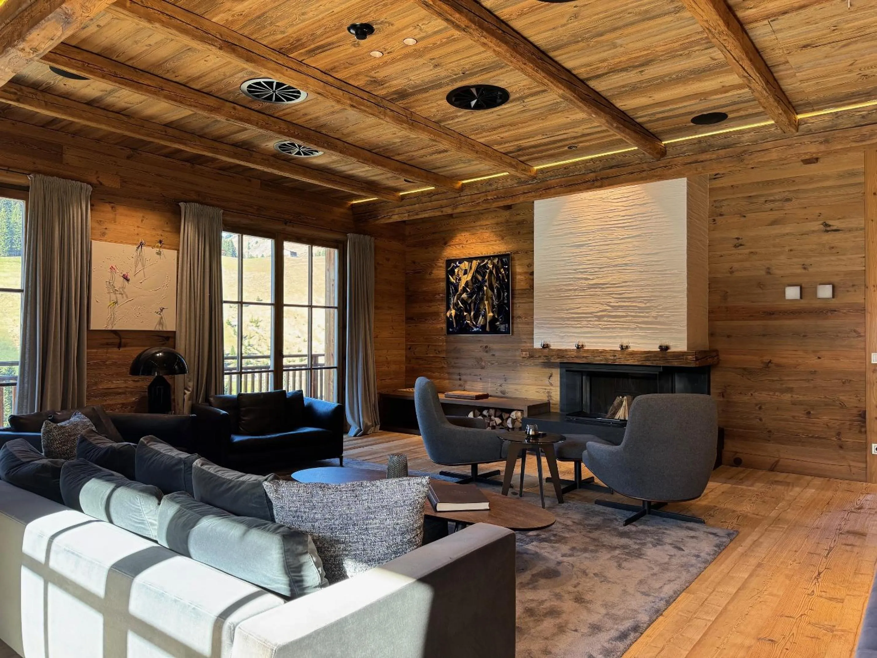 Lounge or bar in SEVERIN*S – The Alpine Retreat