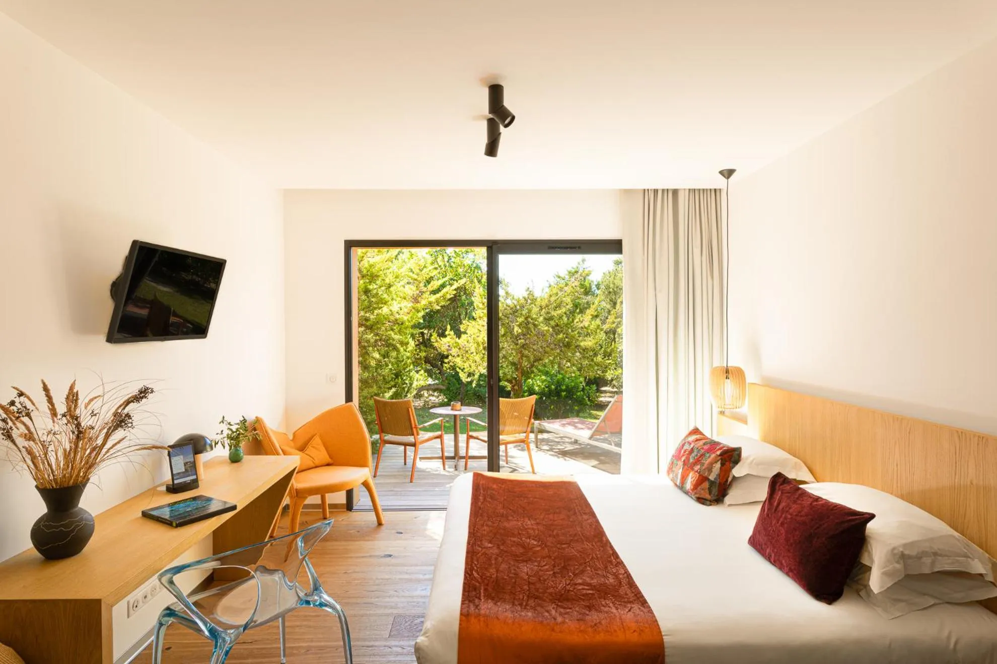 Patio, Bed in Hôtel & Spa Version Maquis Citadelle