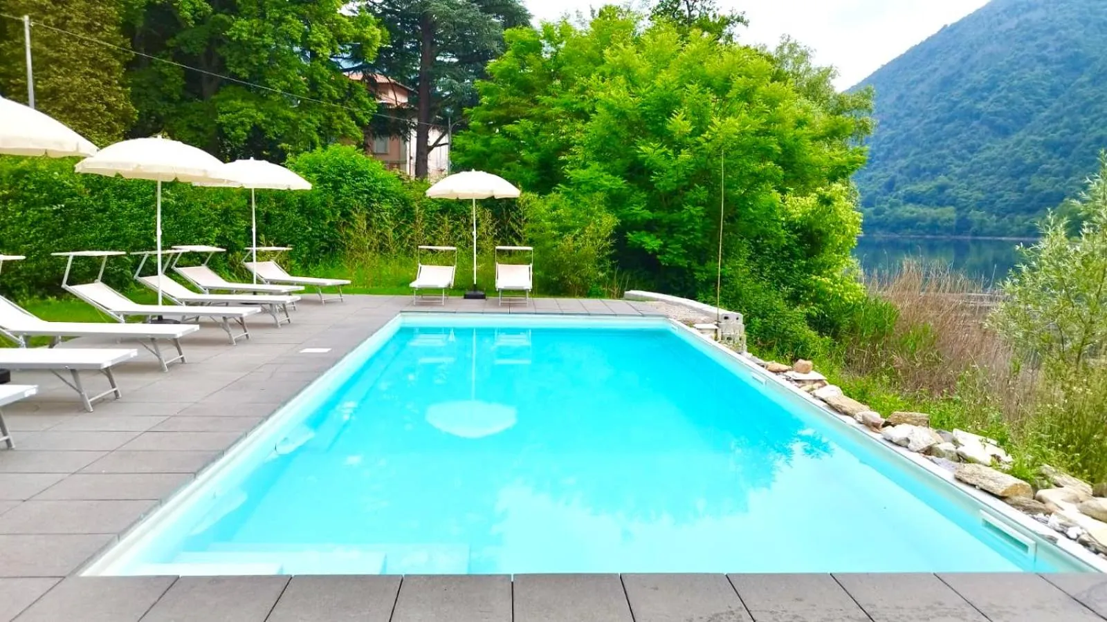 Swimming pool in La Villa del Lago