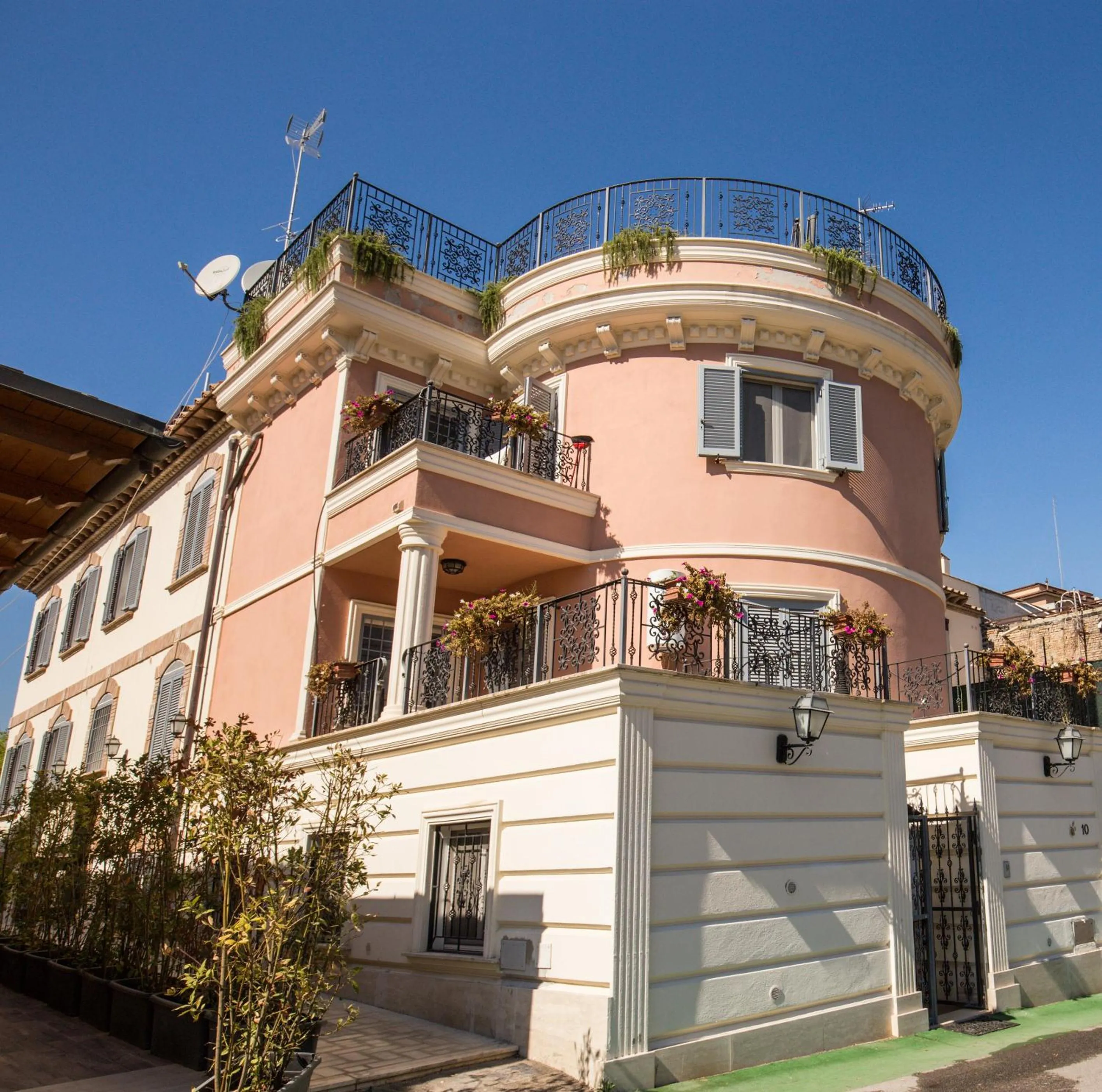 Facade/entrance in The Bricks Rome
