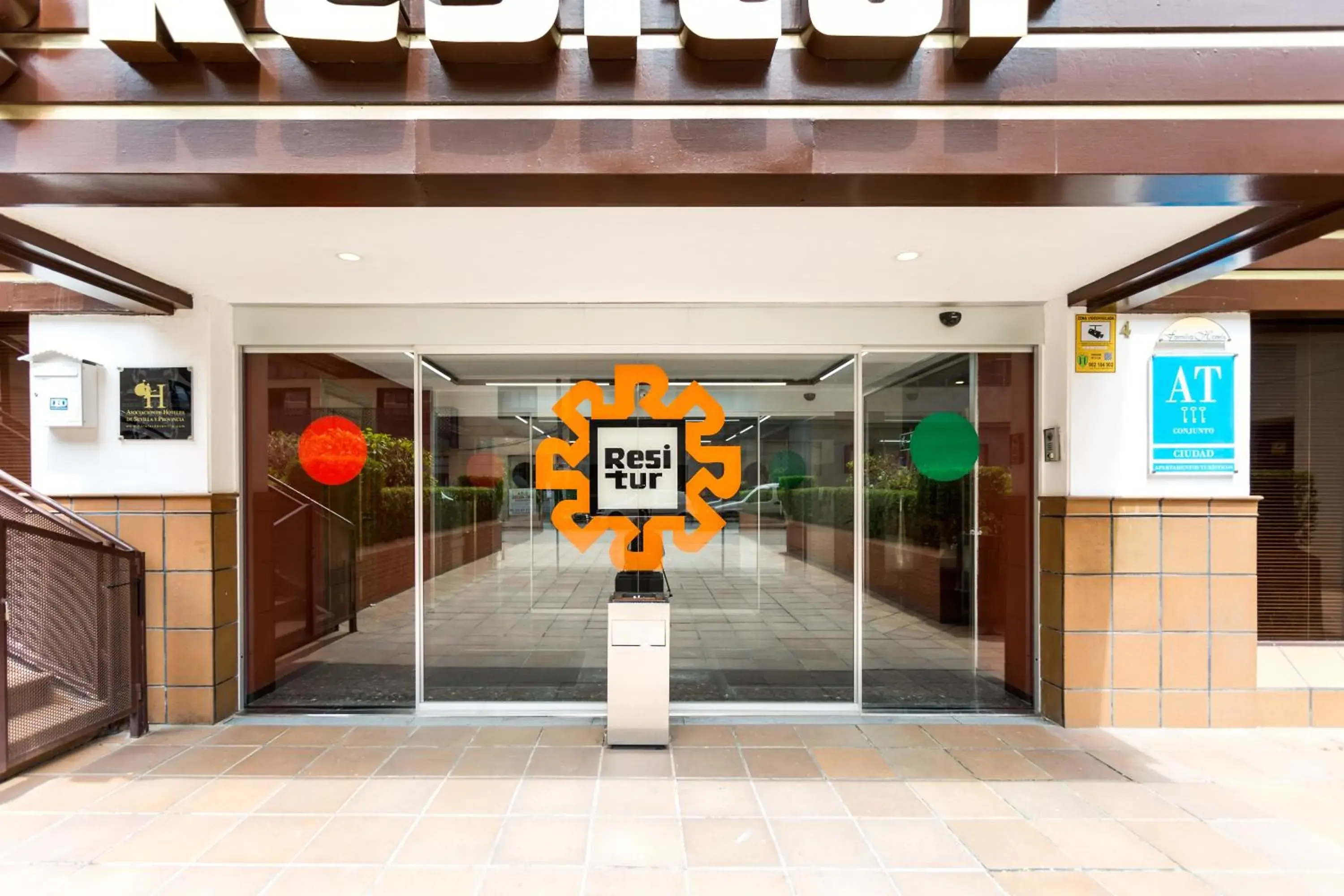 Facade/entrance in Apartamentos Resitur Facade/entrance in Apartamentos Resitur