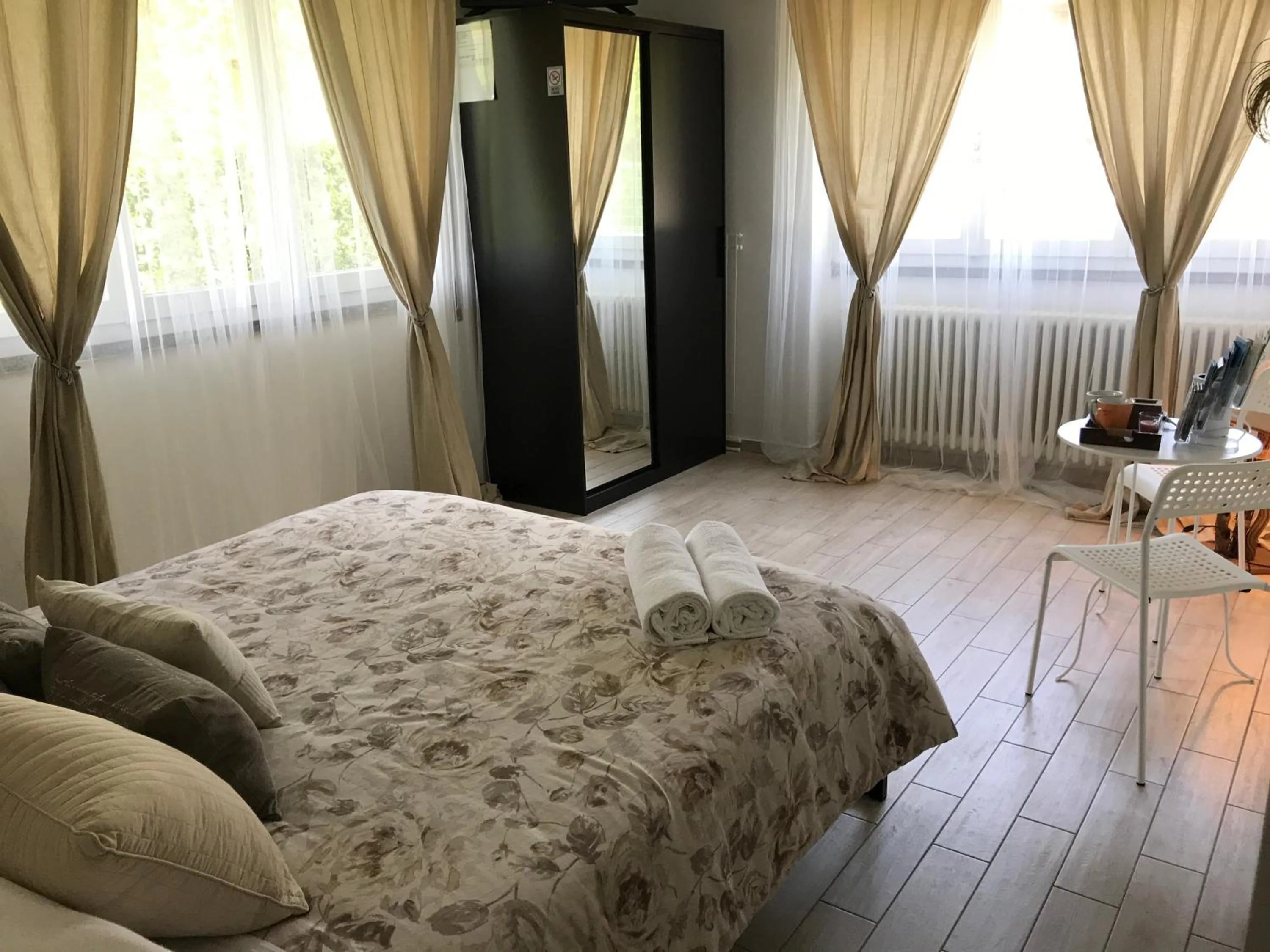 Bed in B&B La Rosa del Lago