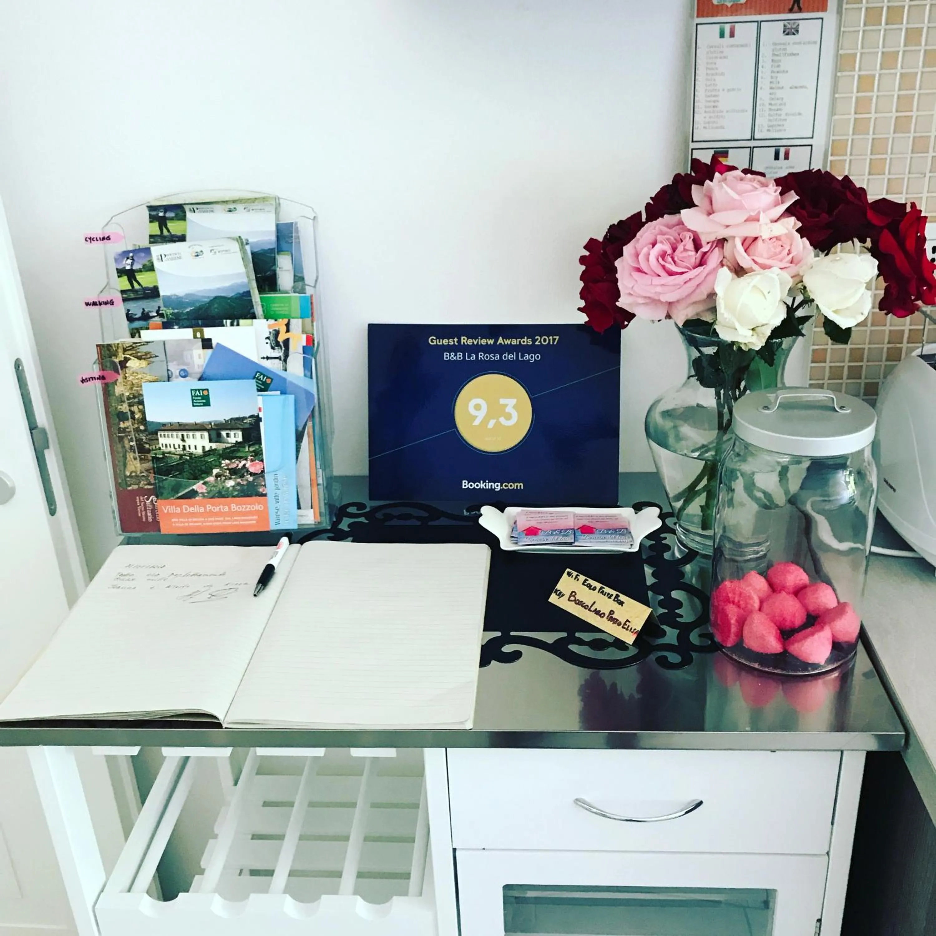 Decorative detail in B&B La Rosa del Lago