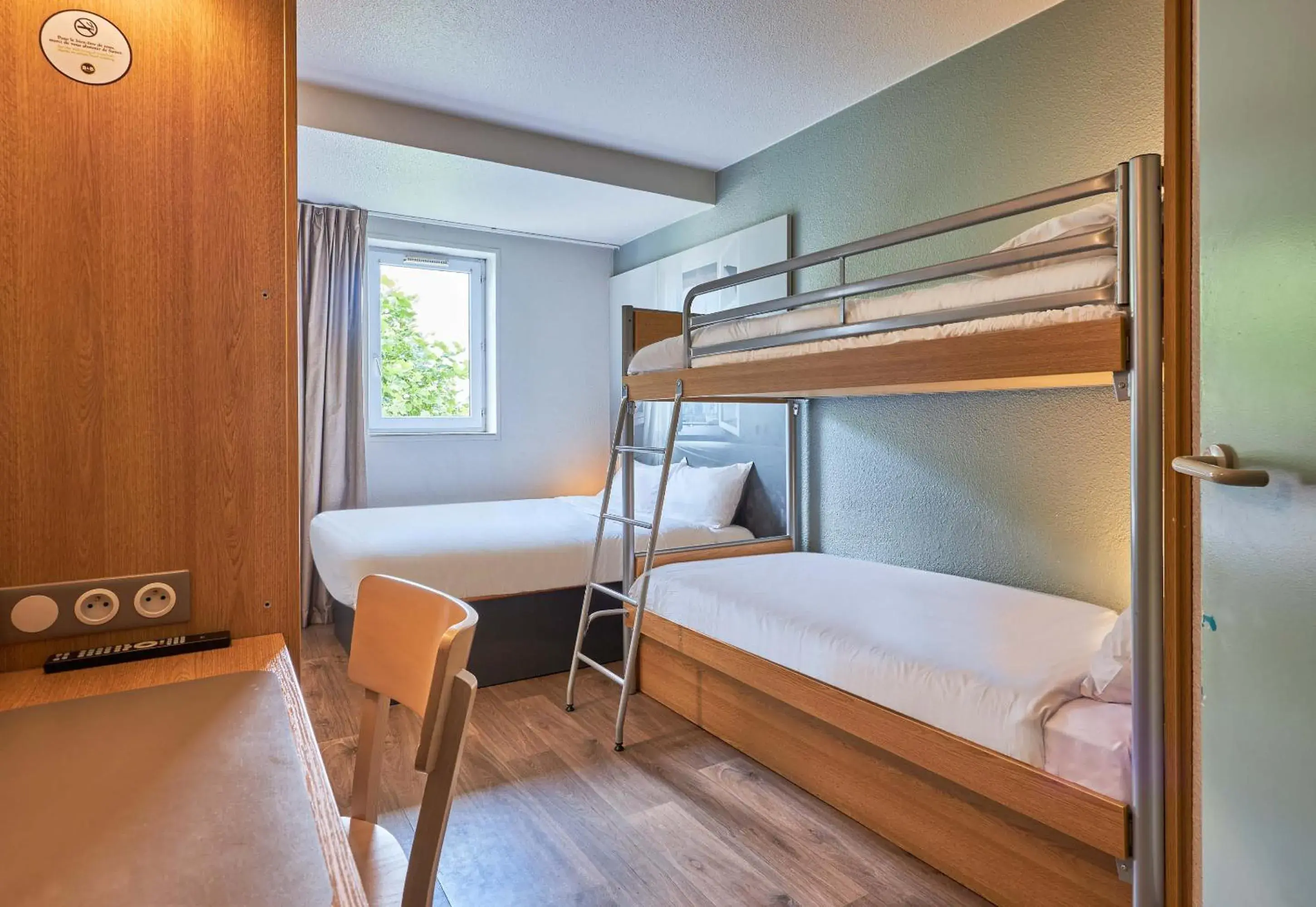 Quadruple Room in B&B HOTEL Caen Mémorial Quadruple Room in B&B HOTEL Caen Mémorial