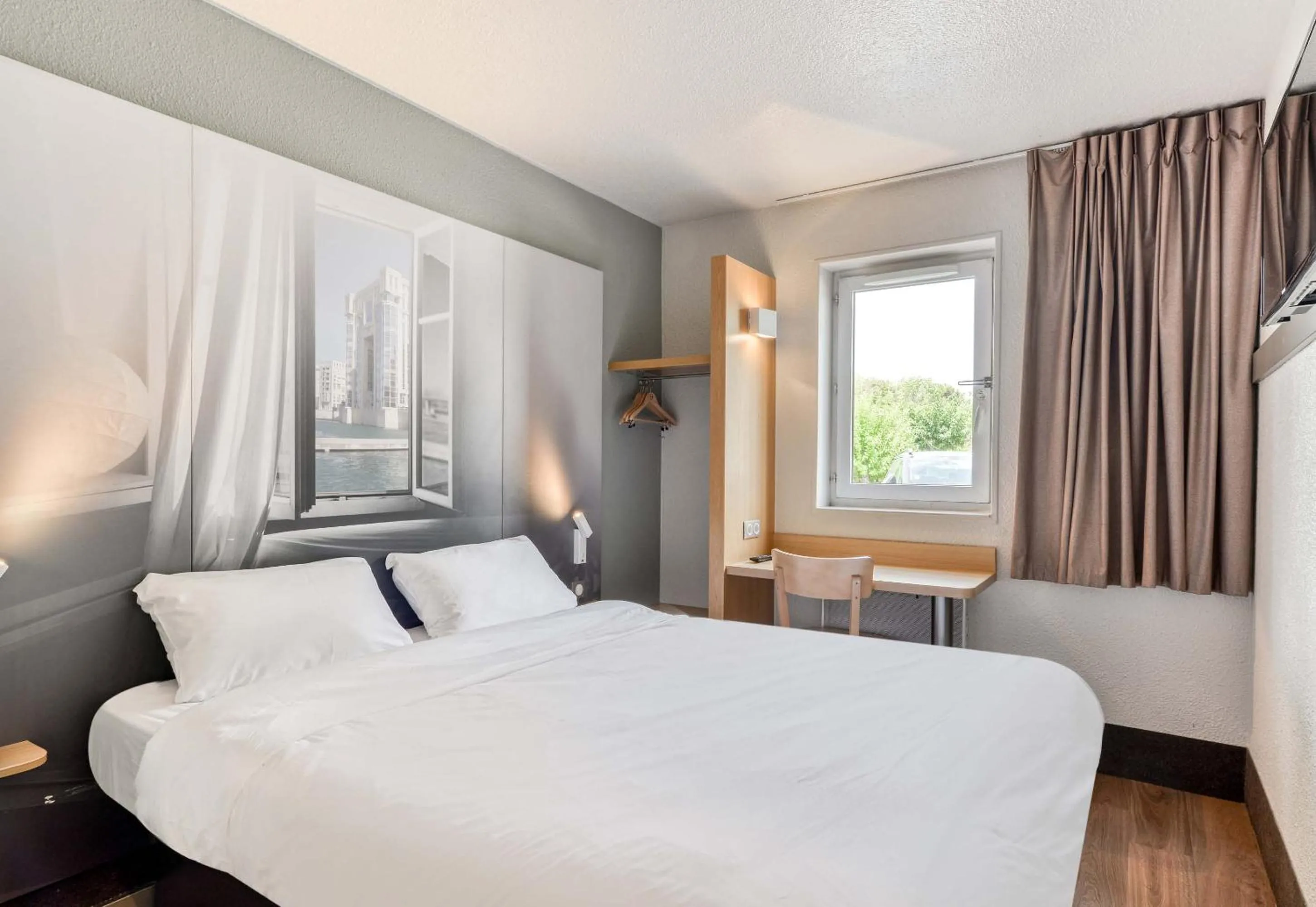 Bedroom, Bed in B&B HOTEL Montpellier 1