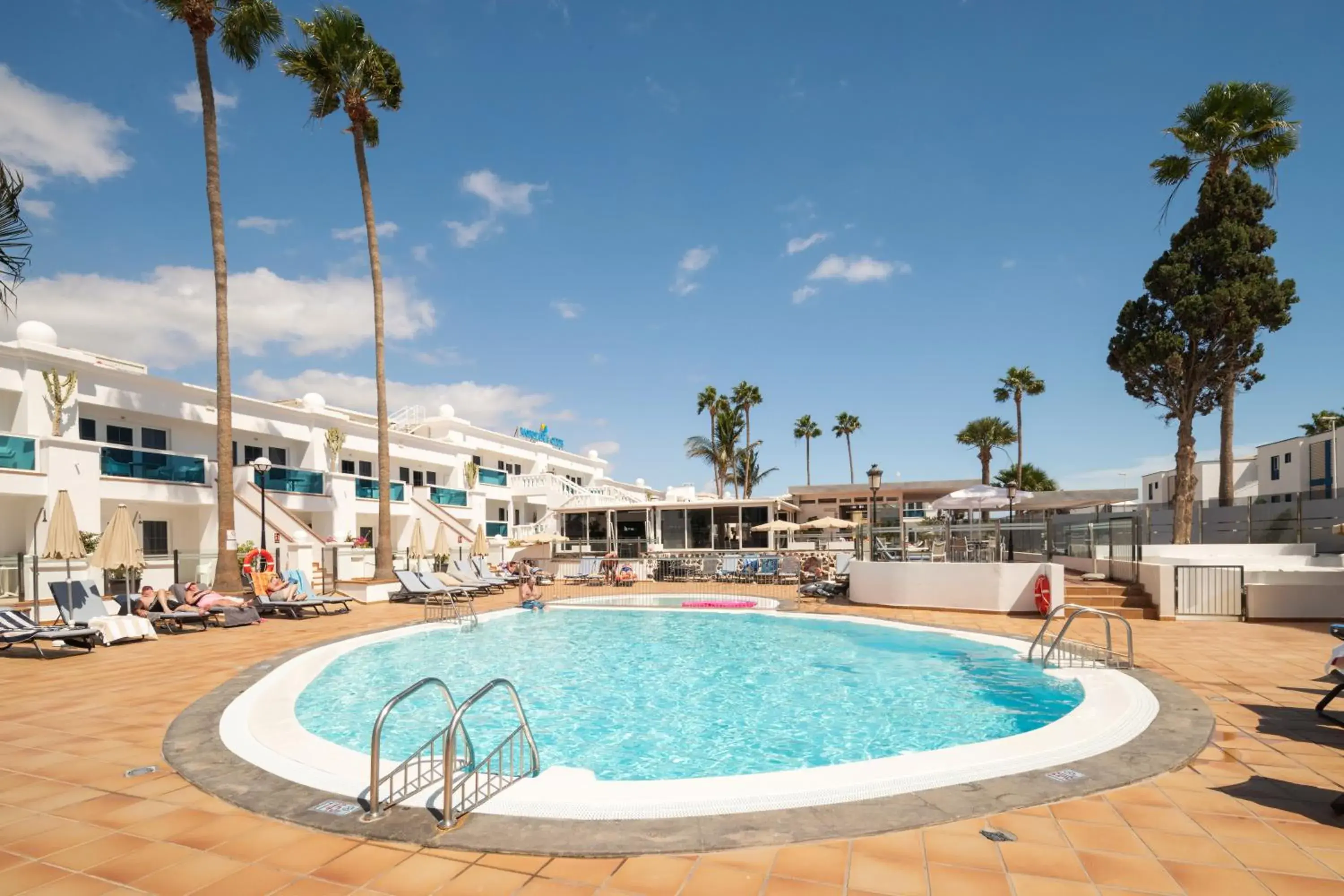 Property building in Suite Hotel Montana Club Property building in Suite Hotel Montana Club