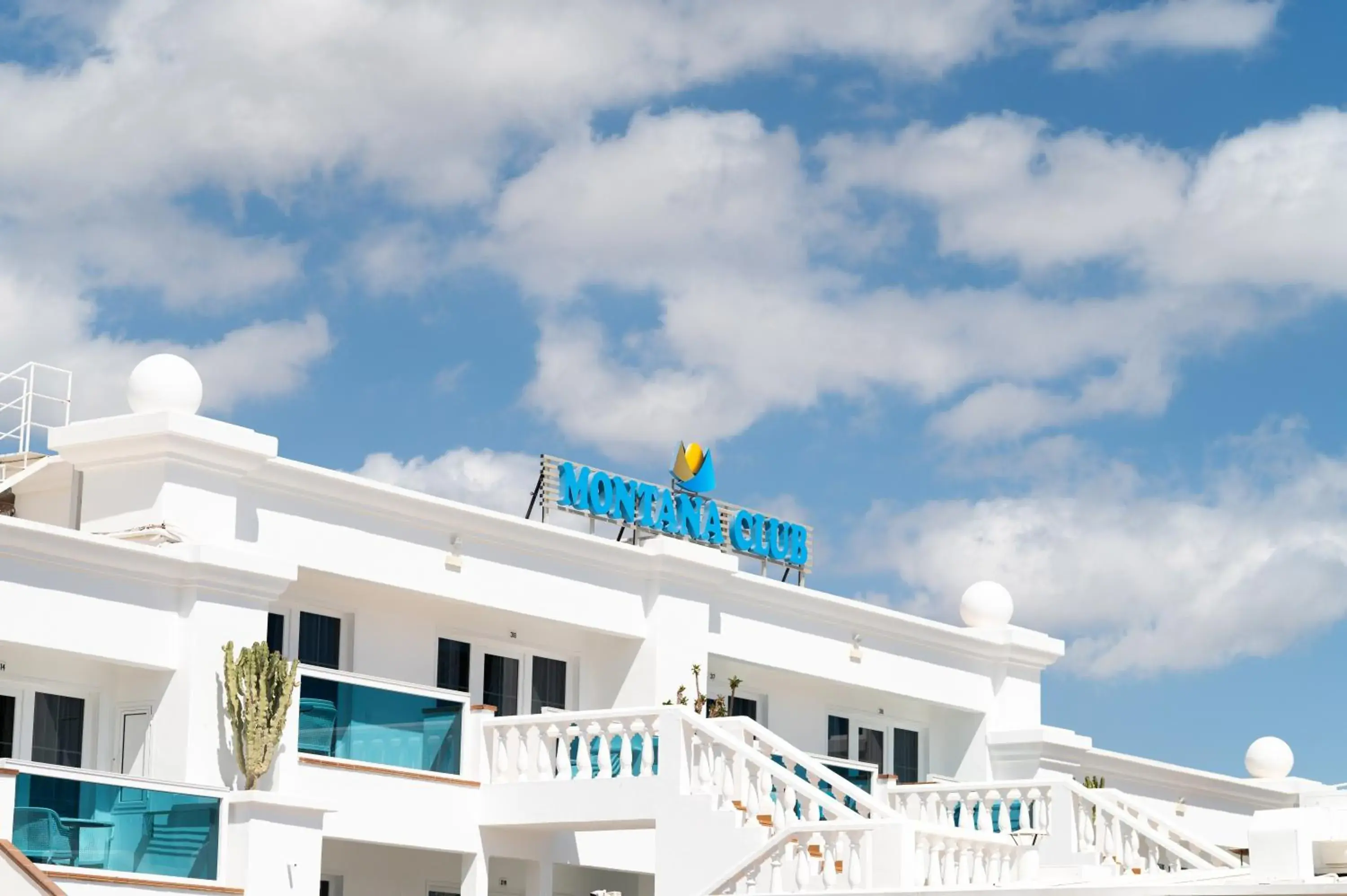 Property building in Suite Hotel Montana Club Property building in Suite Hotel Montana Club