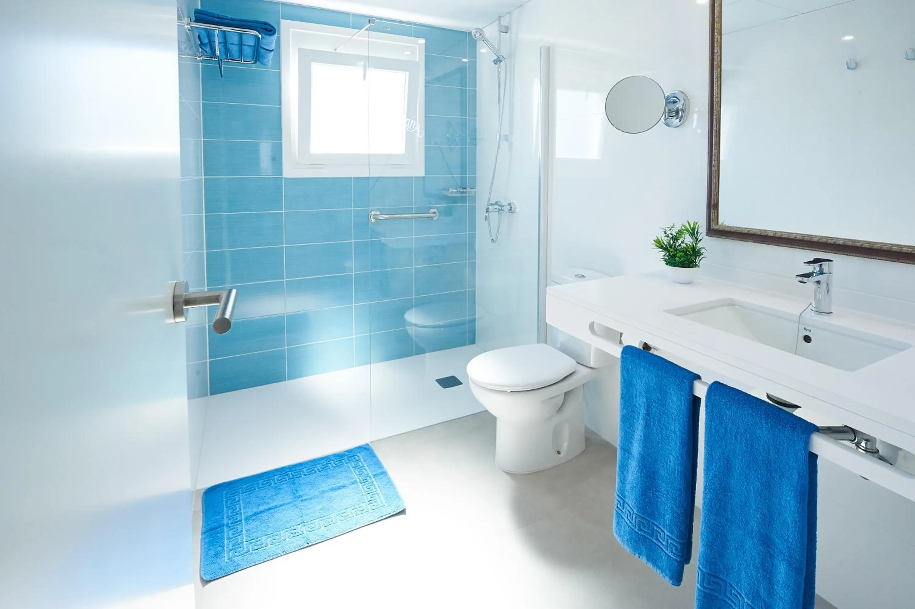 Bathroom in Suite Hotel Montana Club