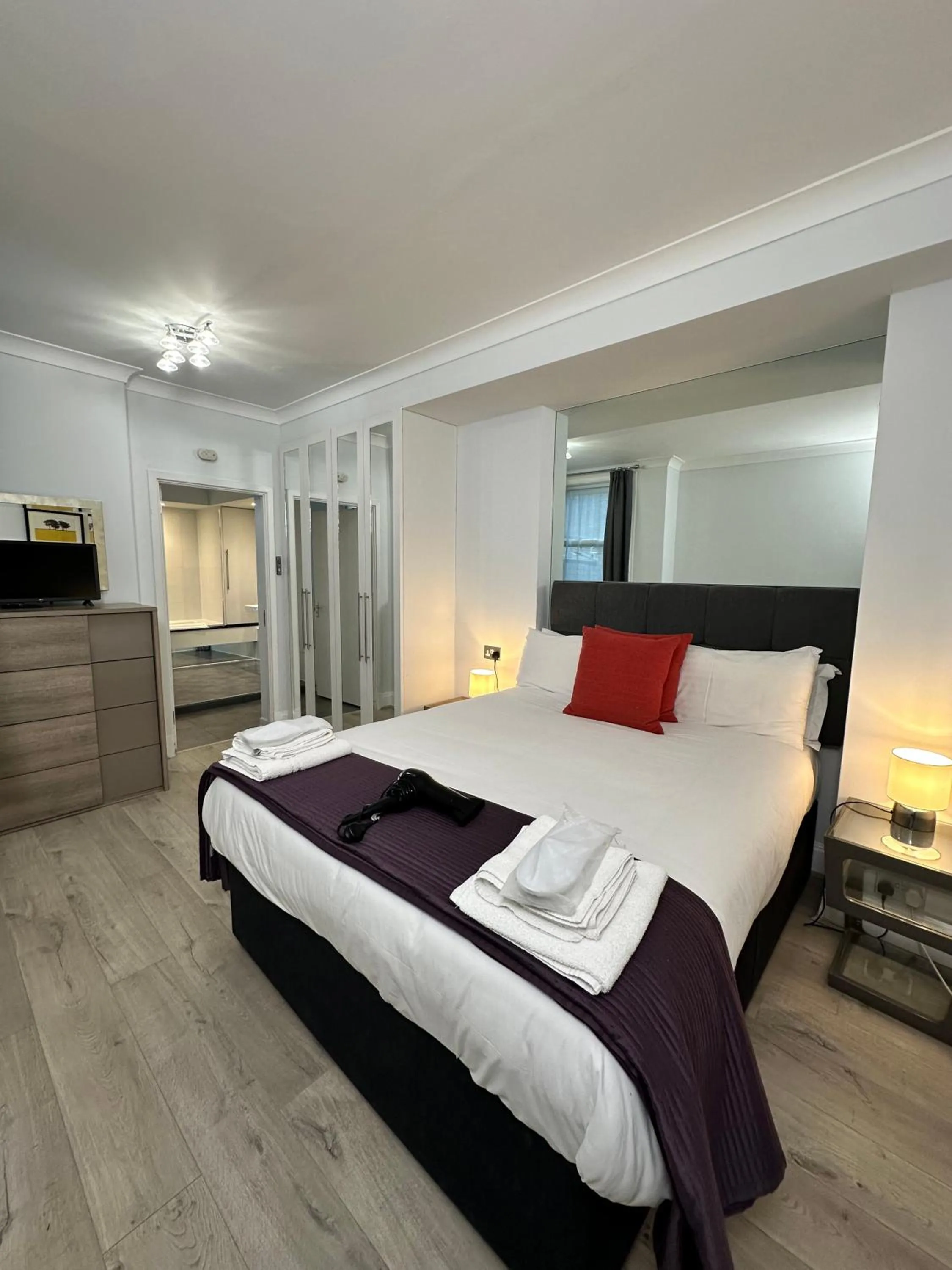Bed in Chiltern Street Serviced Apartments - Marylebone
