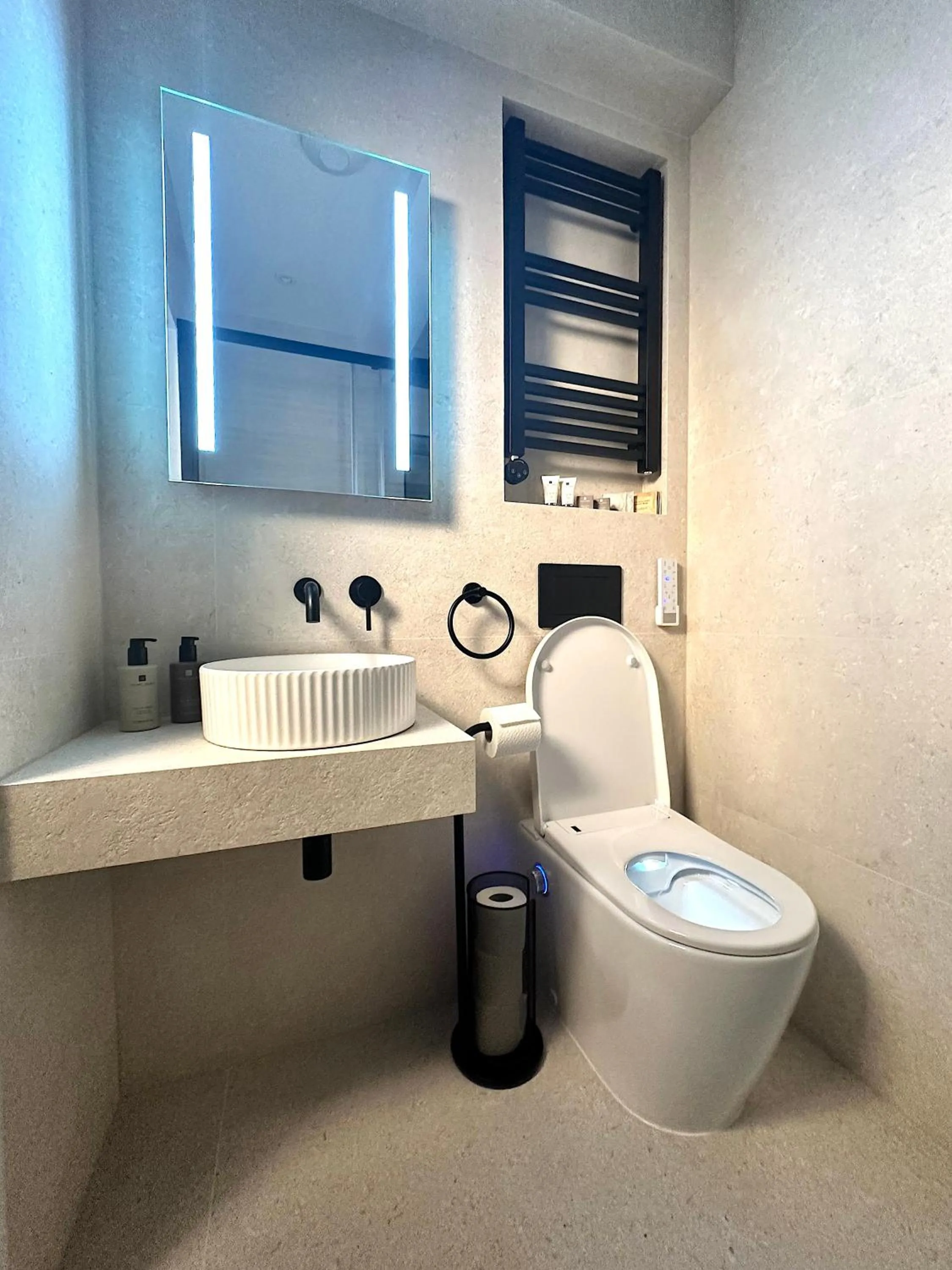 Toilet in Chiltern Street Serviced Apartments - Marylebone