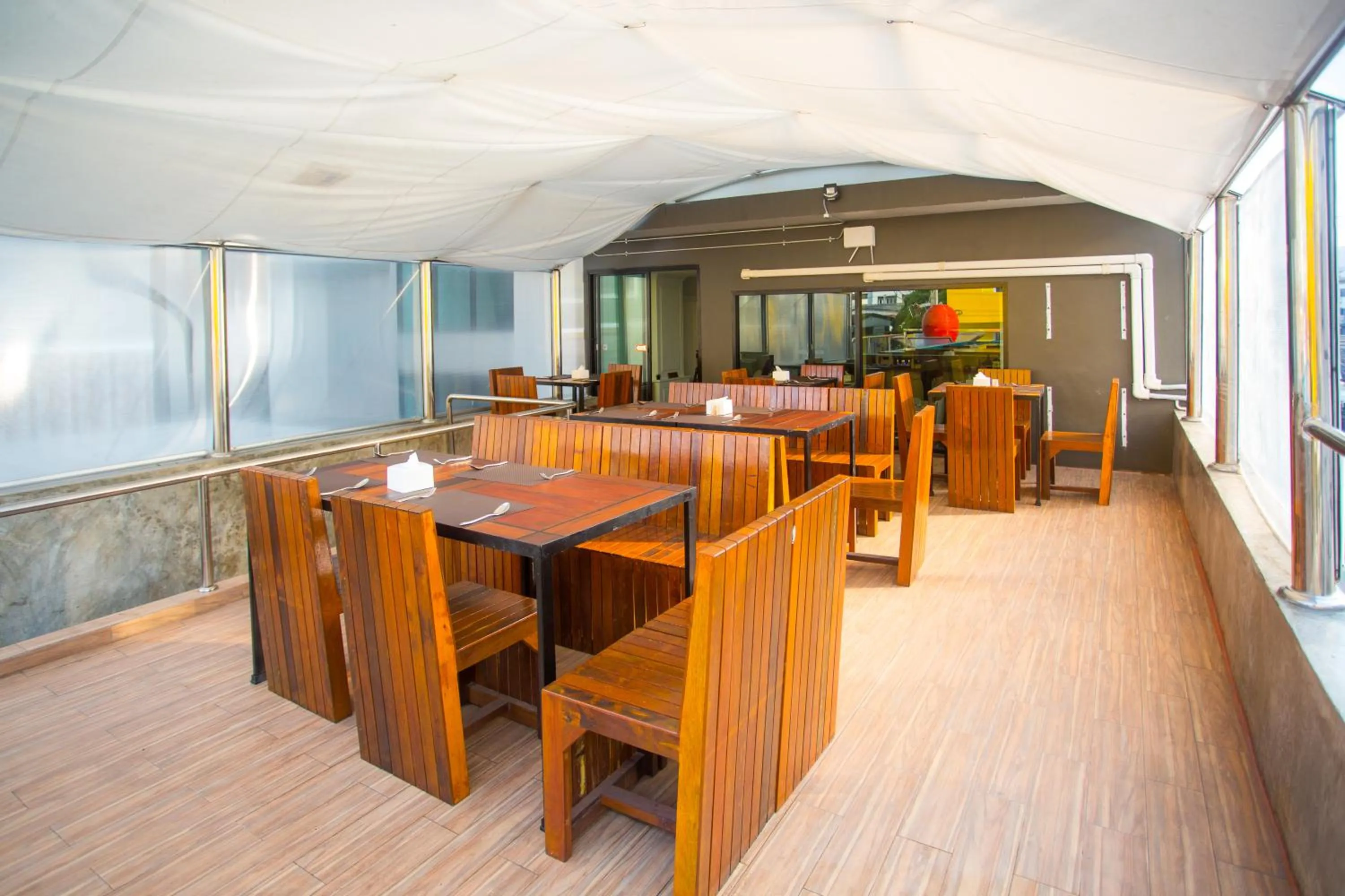 Restaurant/places to eat in Triple B Boutique Residence