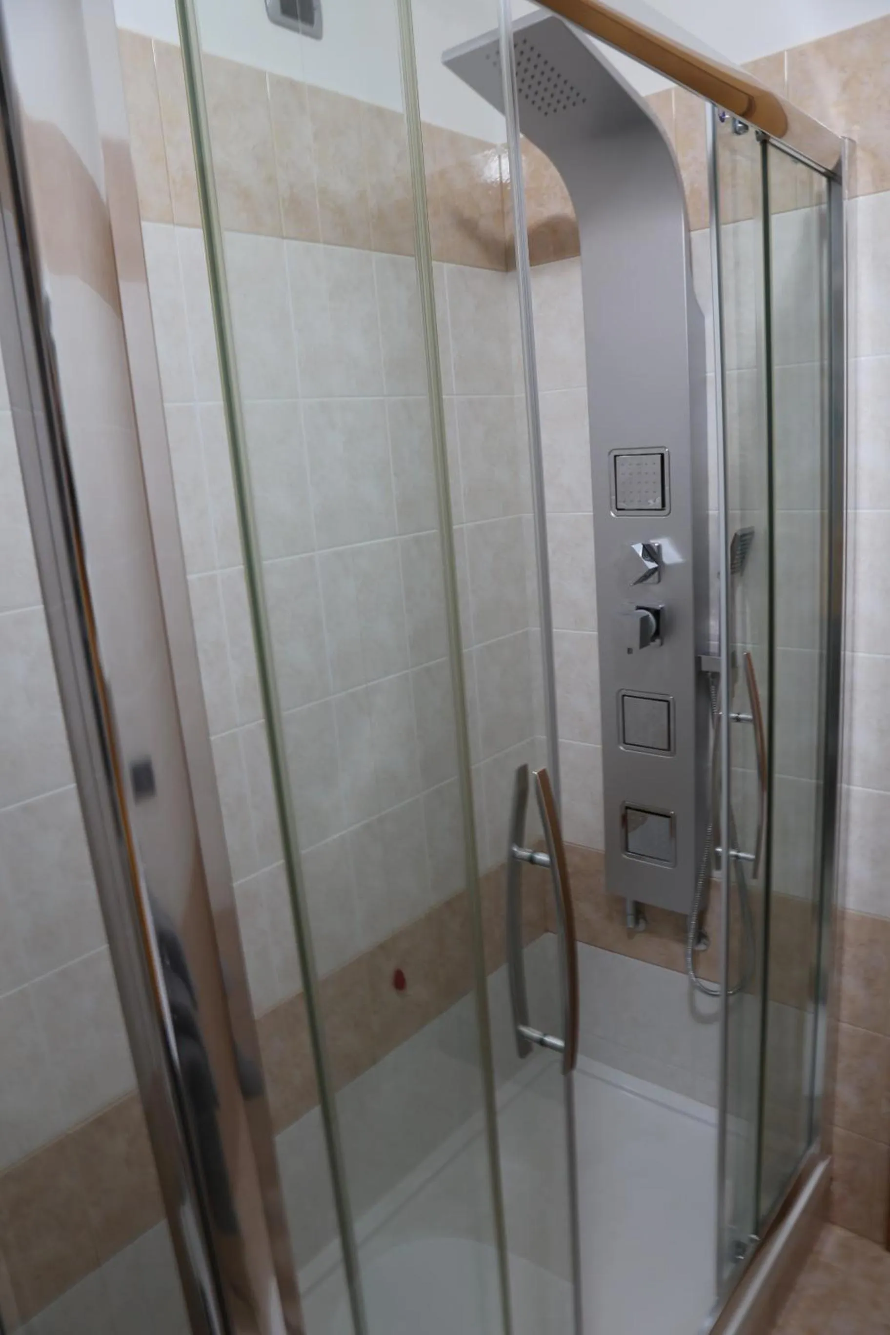 Shower in Habitans