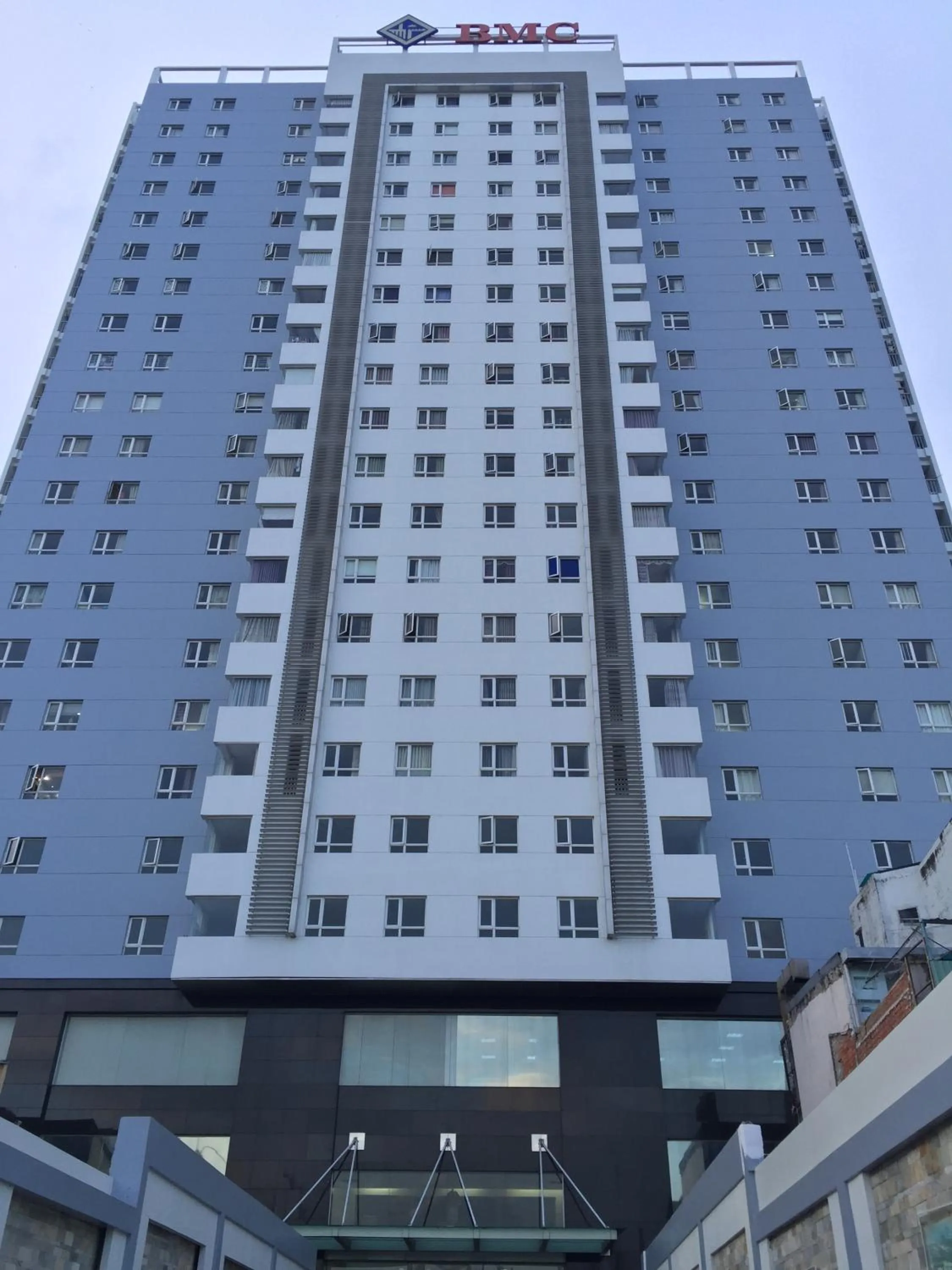 Facade/entrance in Sky Center Hostel