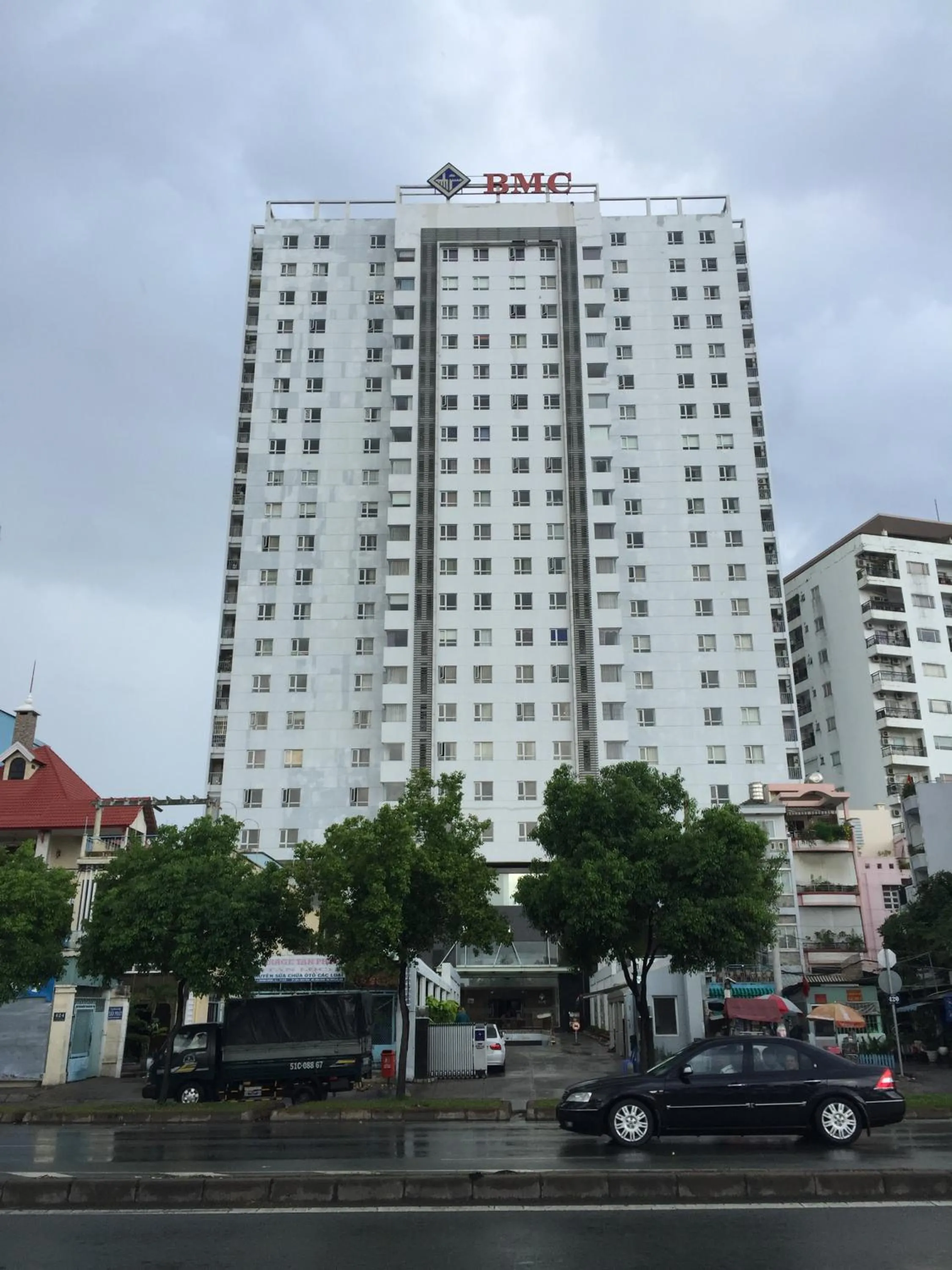 Facade/entrance in Sky Center Hostel