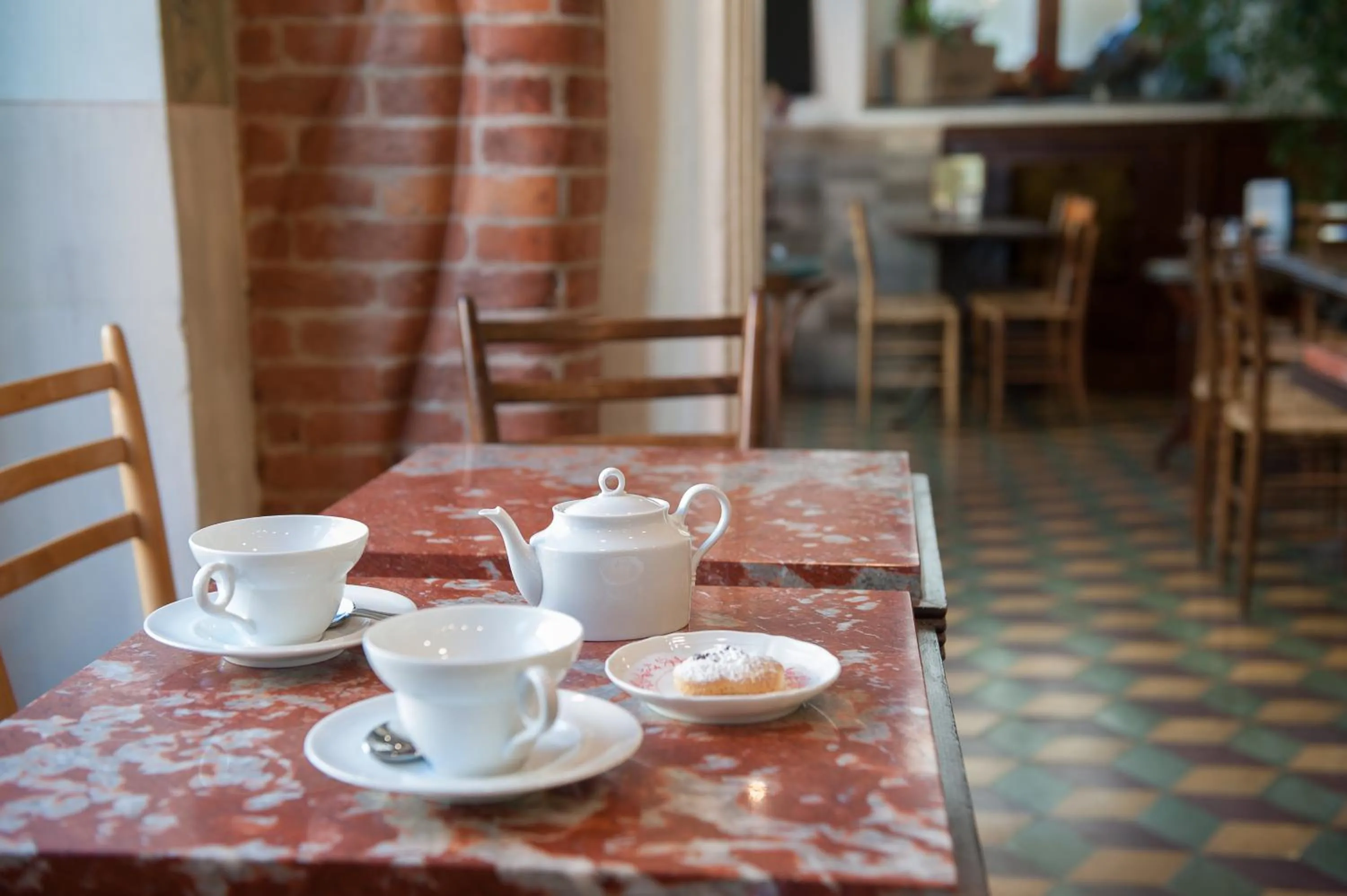 Communal lounge/ TV room in Albergo Vittoria