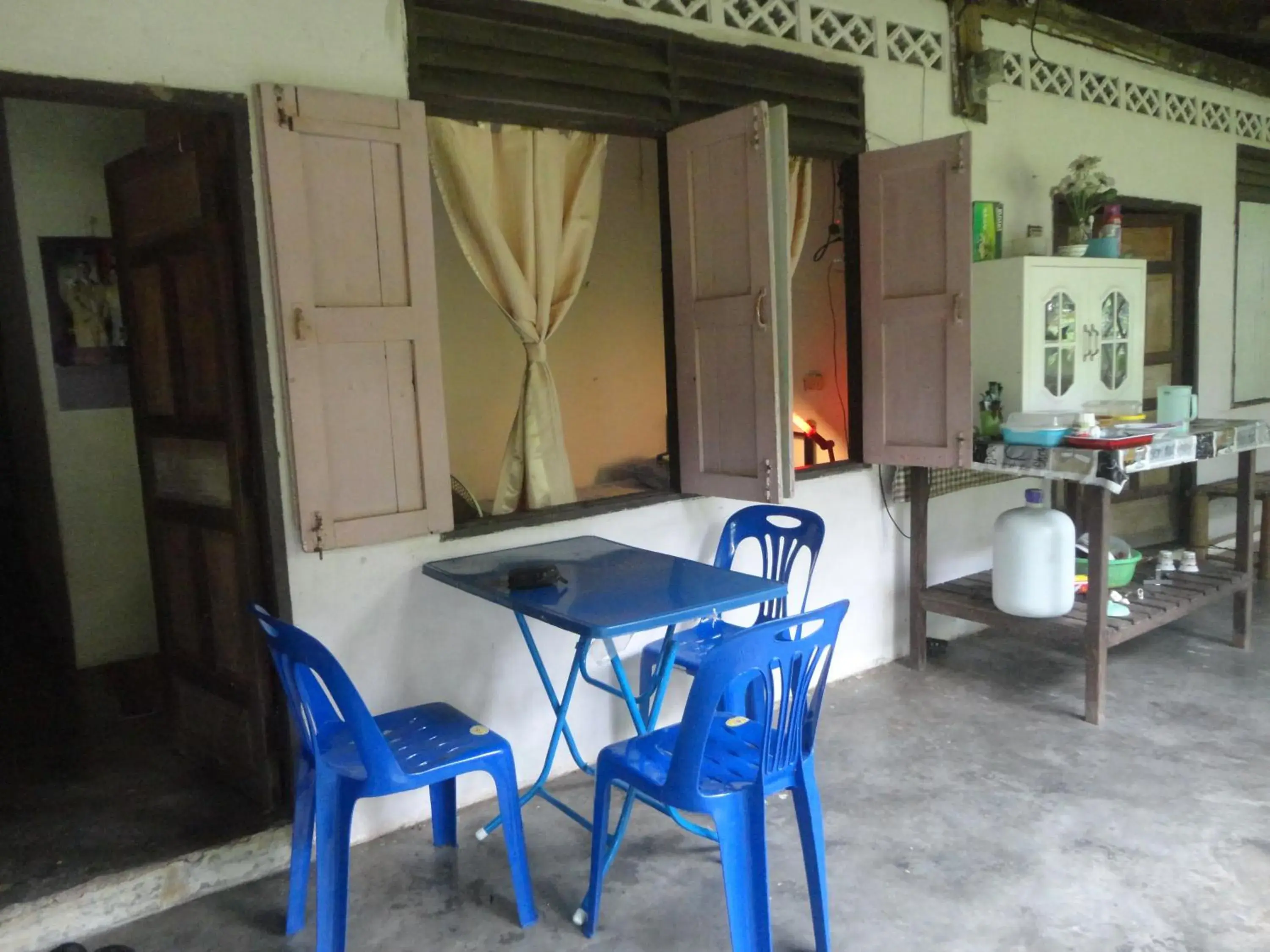 Single Room with Shared Bathroom - single occupancy in Grandma's Home Sangkhlaburi Single Room with Shared Bathroom - single occupancy in Grandma's Home Sangkhlaburi