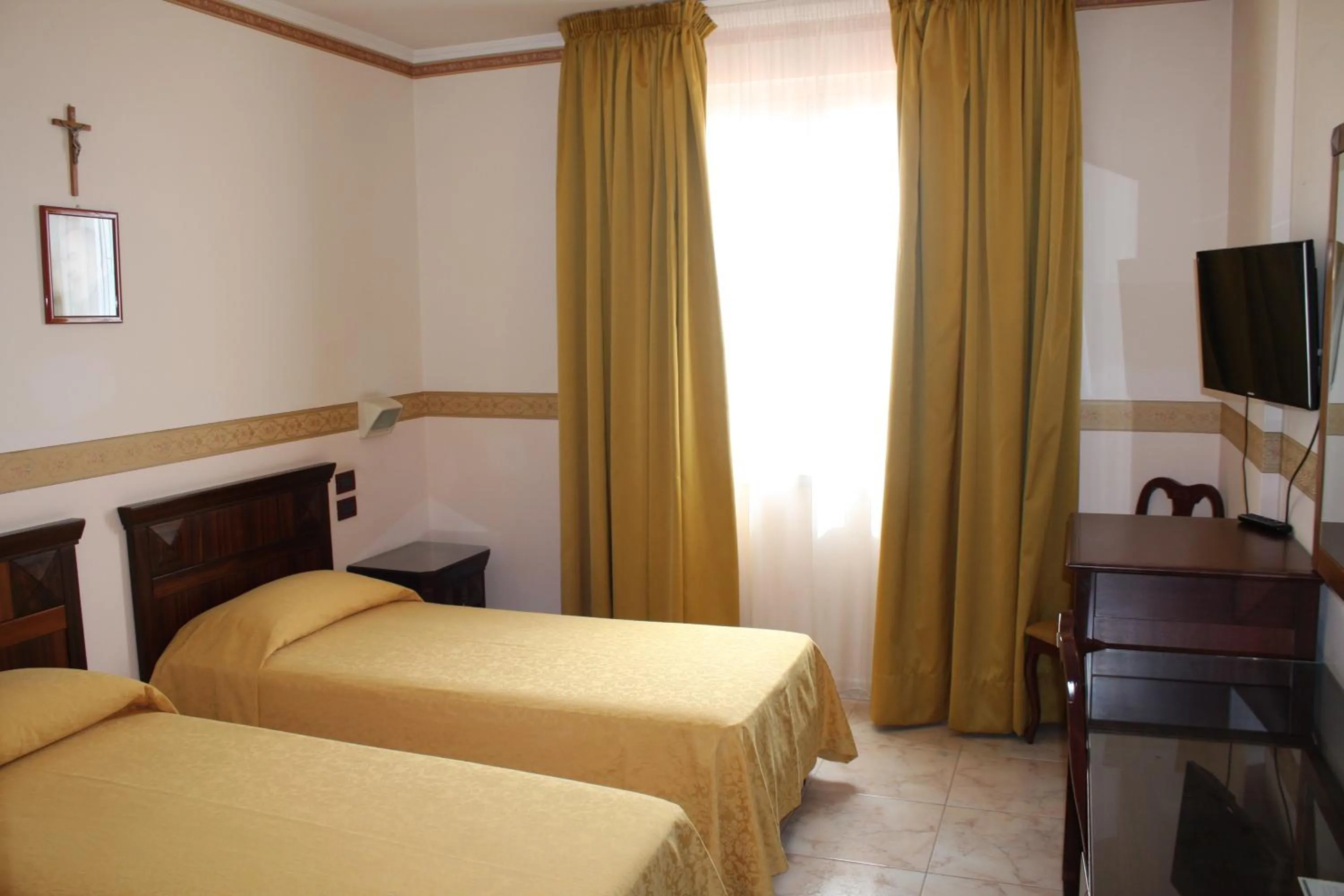 Bed in Grand Hotel degli Angeli