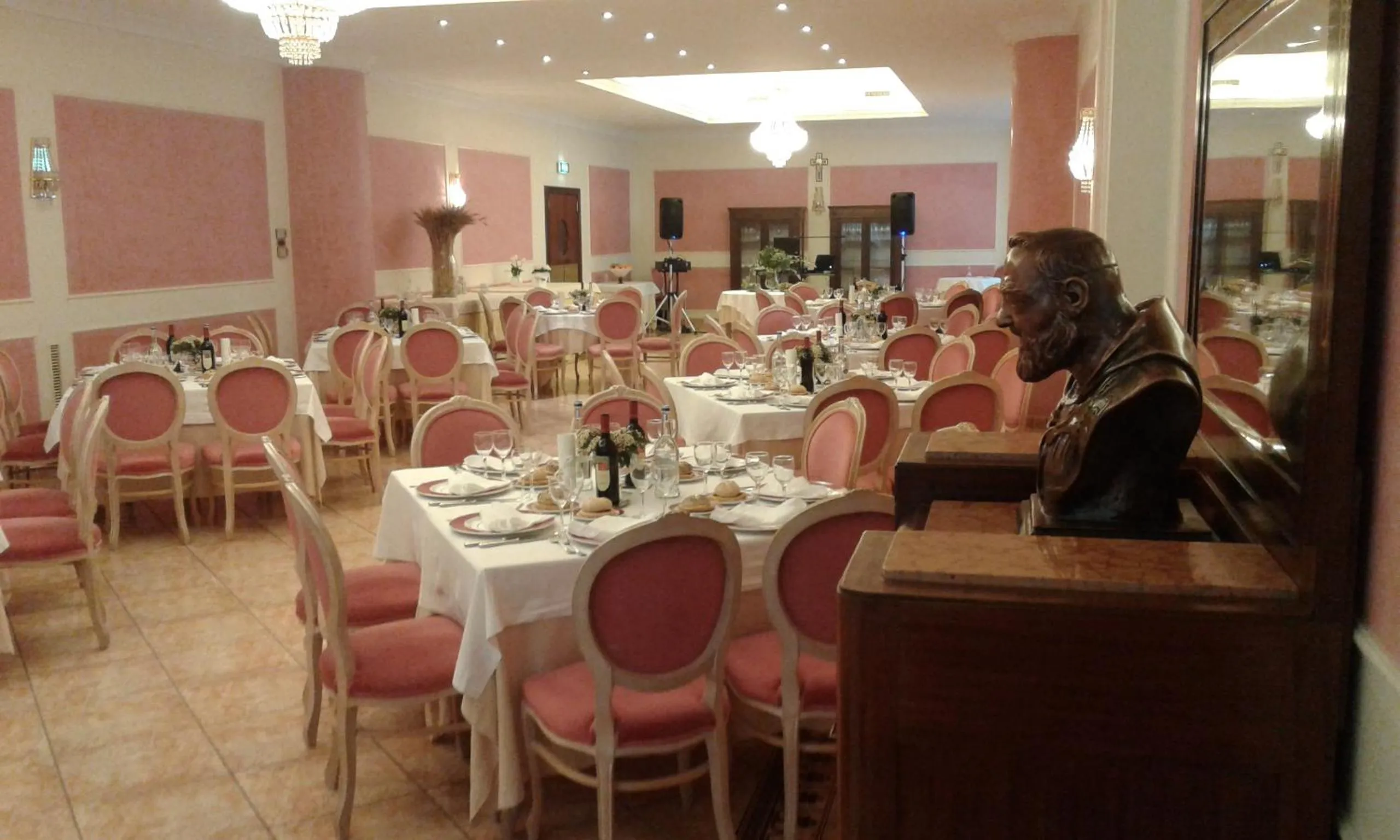 Restaurant/places to eat in Grand Hotel degli Angeli