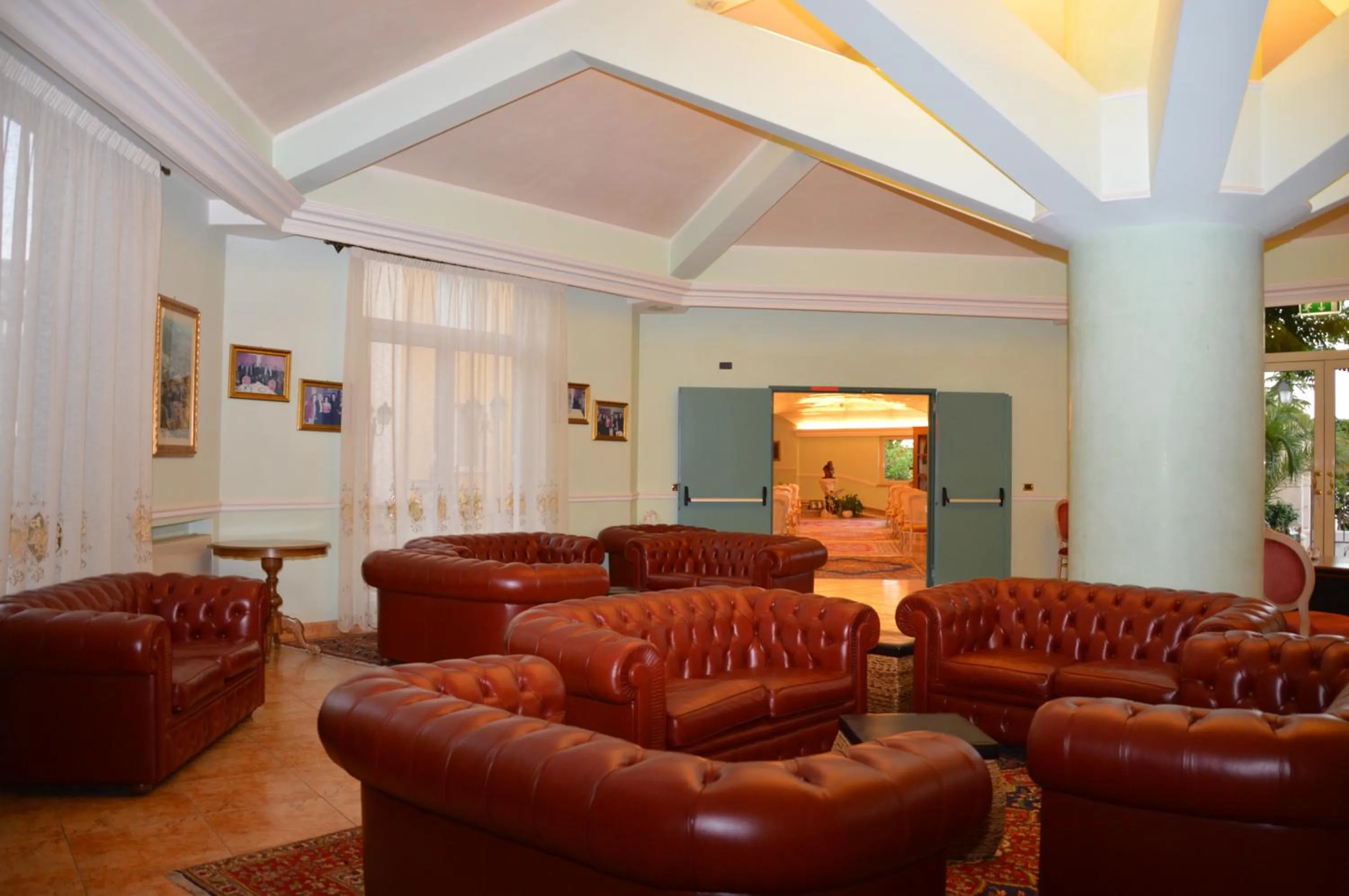 Communal lounge/ TV room in Grand Hotel degli Angeli