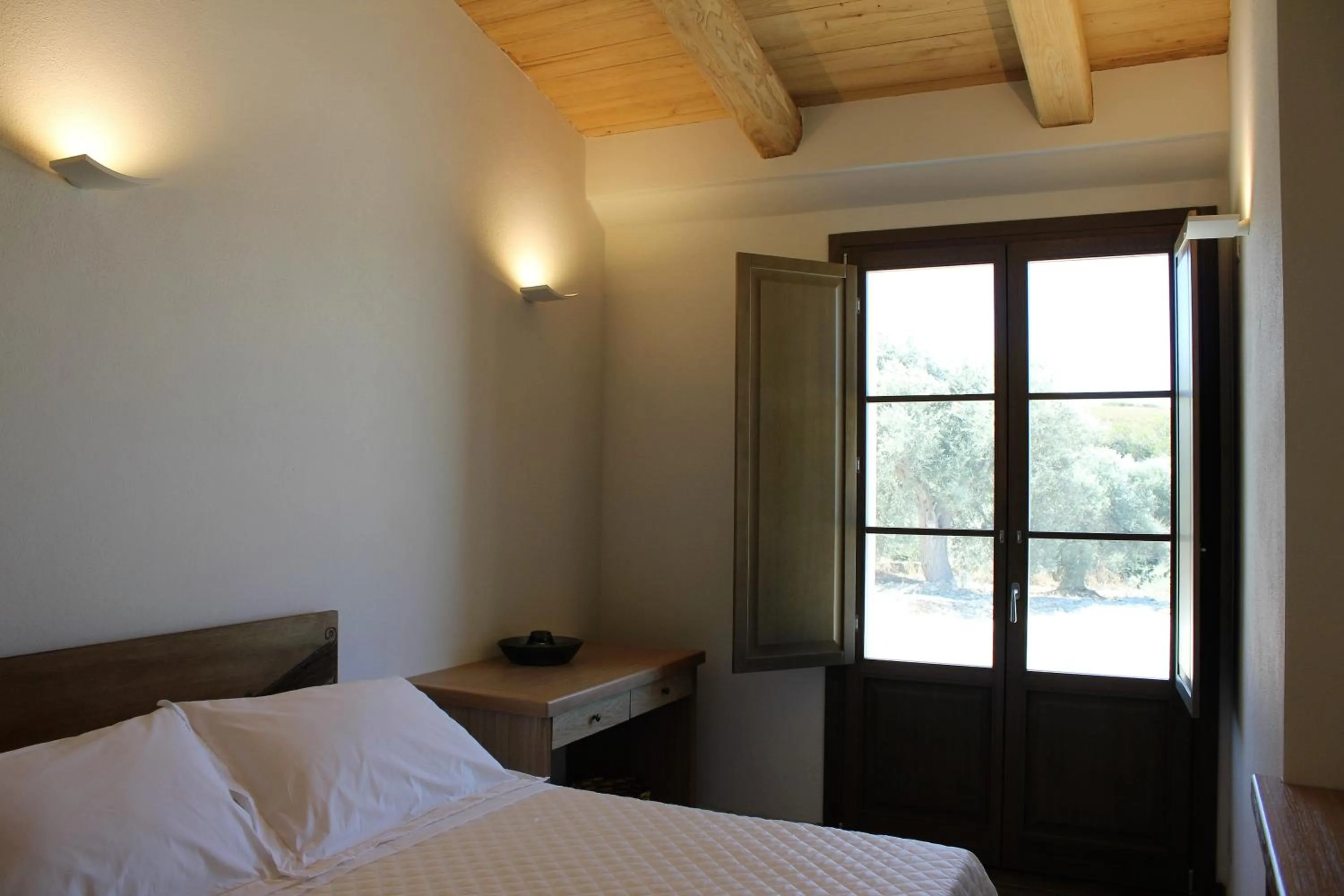 Property building, Bed in Serra Niedda Resort & Agriturismo